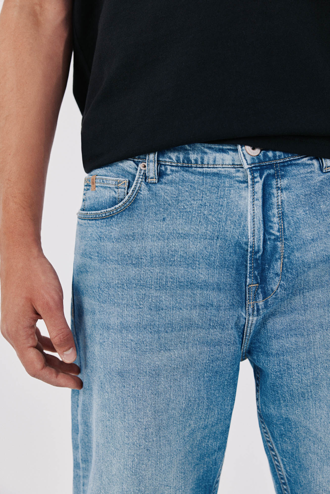 Cortefiel Lightweight slim tapered jeans Blue