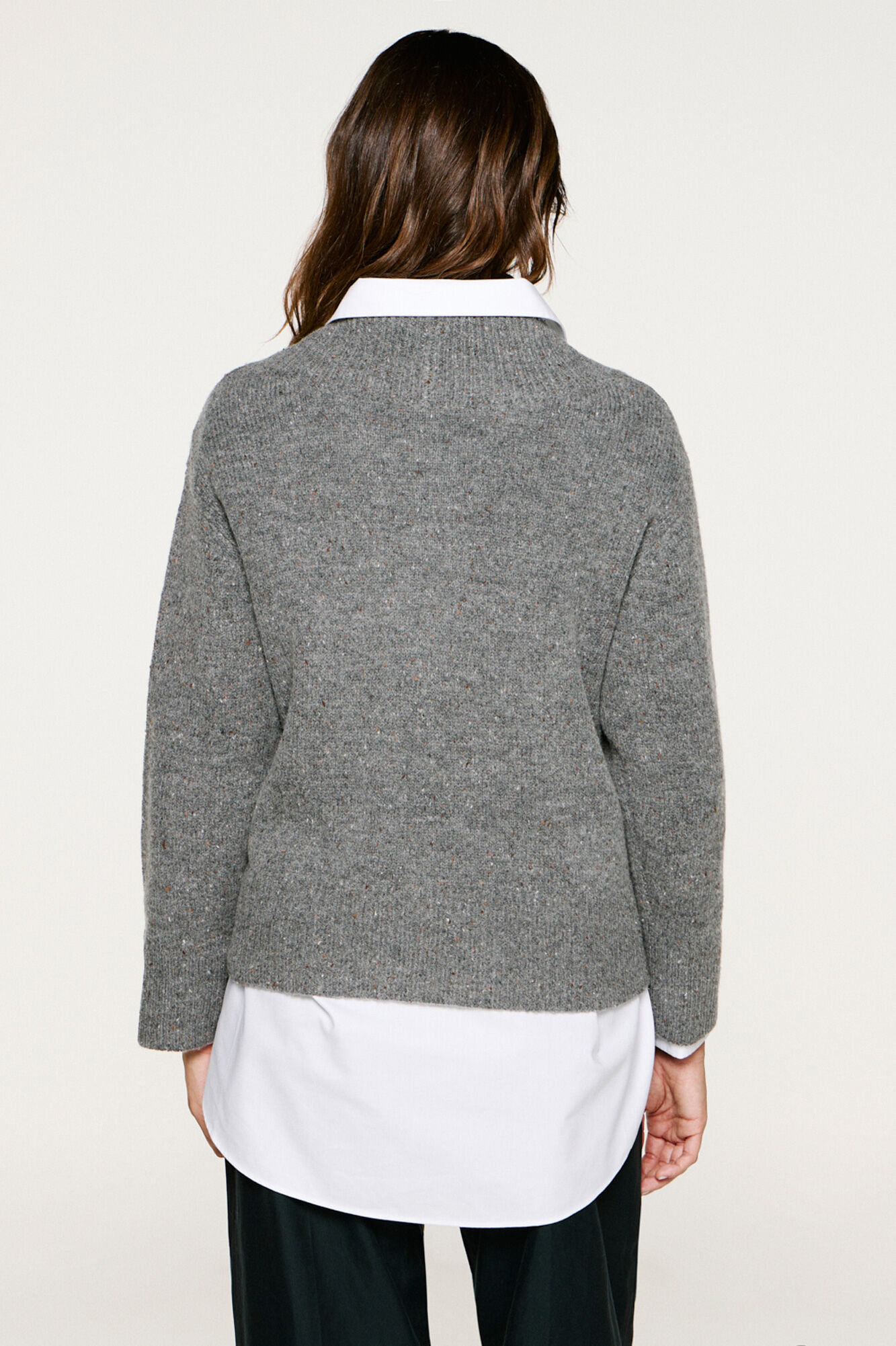 Selected Camisola de l&atilde; com gola em V.  Cinzento