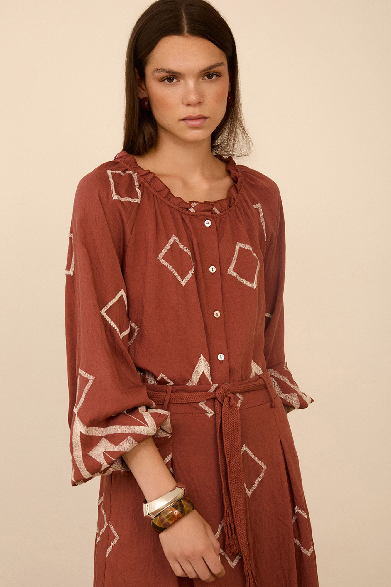 Meisie Blusa com bordado em contraste Subiu