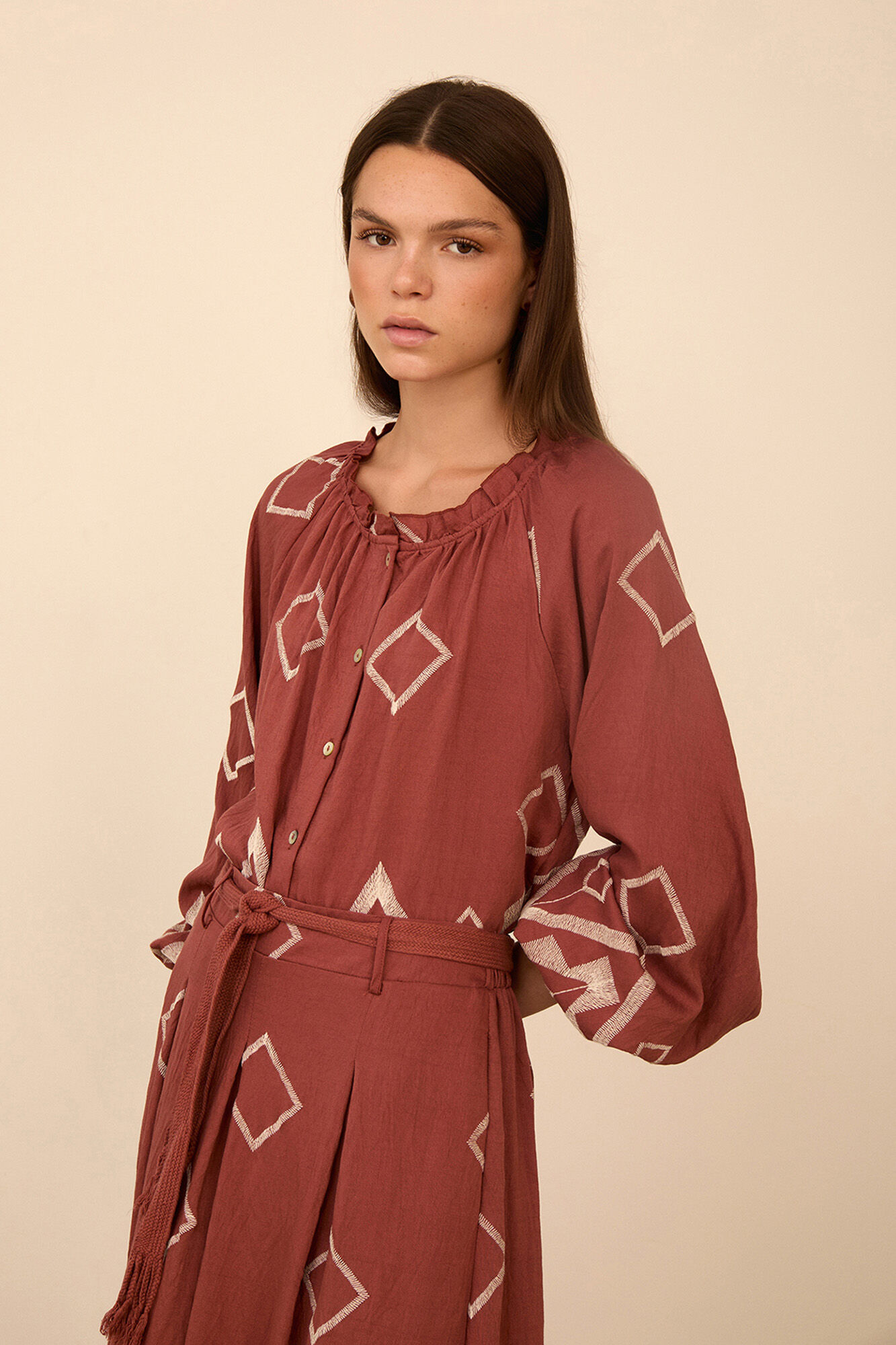 Meisie Blusa com bordado em contraste