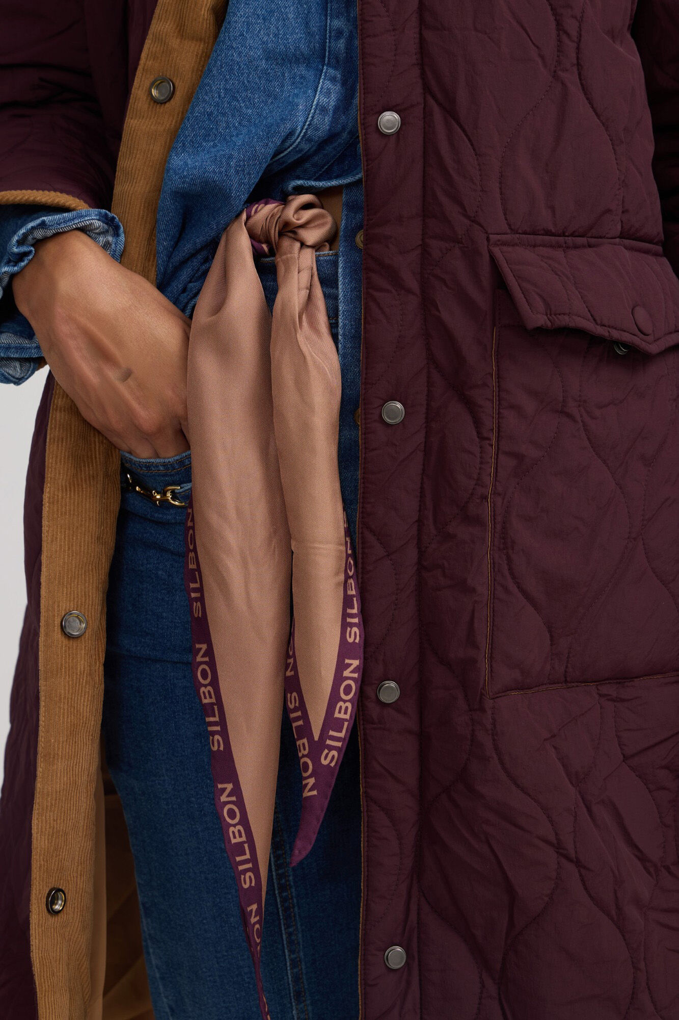 Silbon Parka longa acolchoada com detalhes de veludo cotel&ecirc; Granada