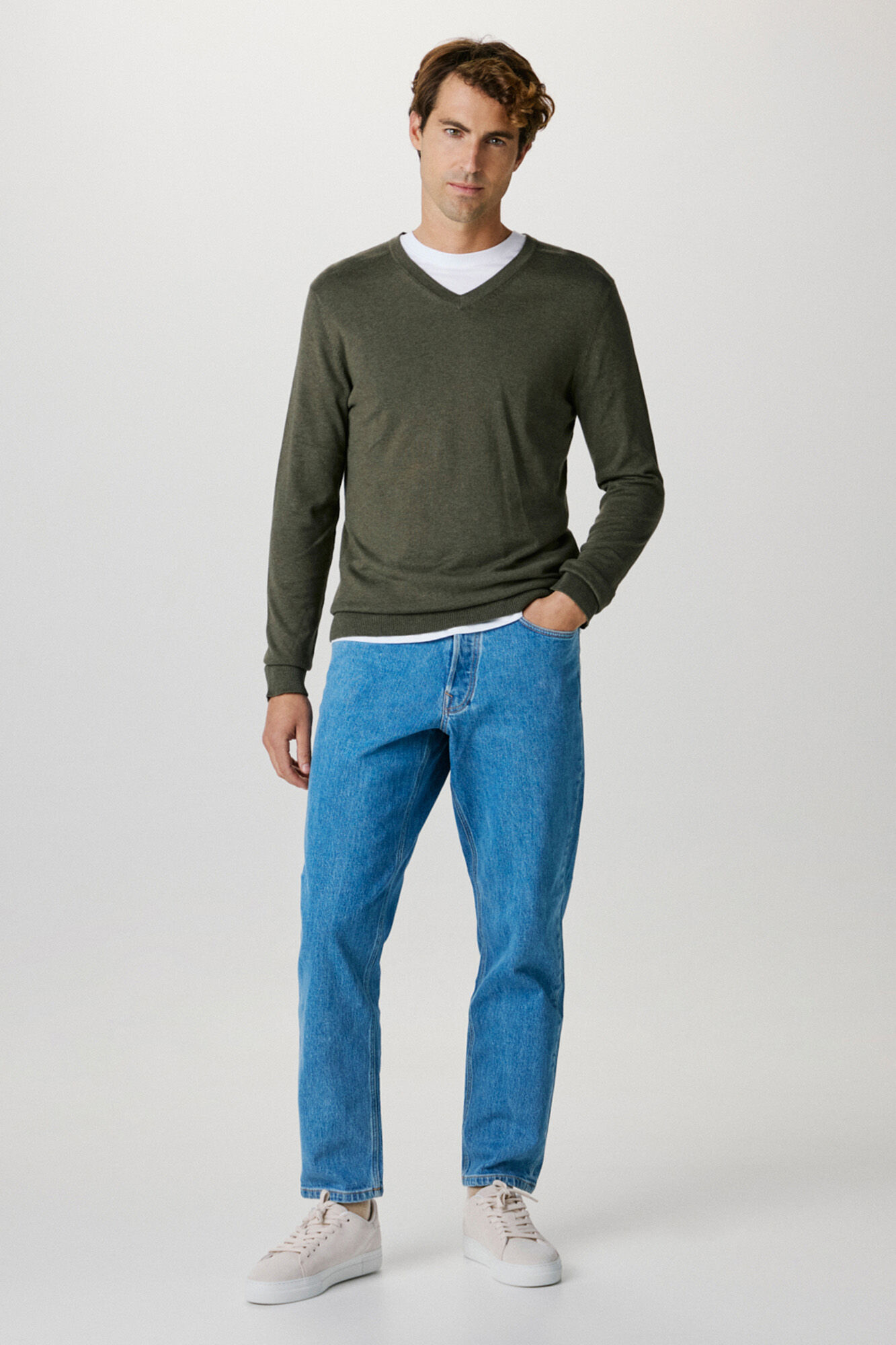 Selected Jersey de cuello V confeccionado con algod&oacute;n org&aacute;nico. Regular Fit.