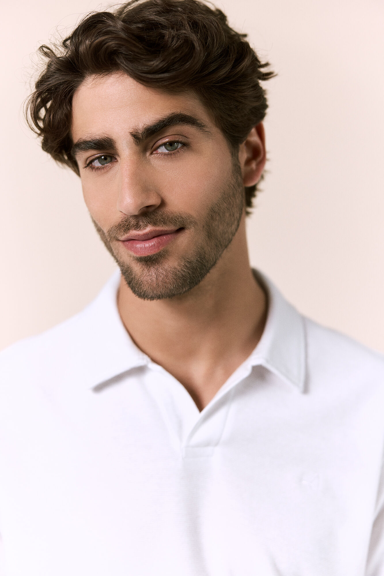 OOTO Polo piqu&eacute; gola em V Branco