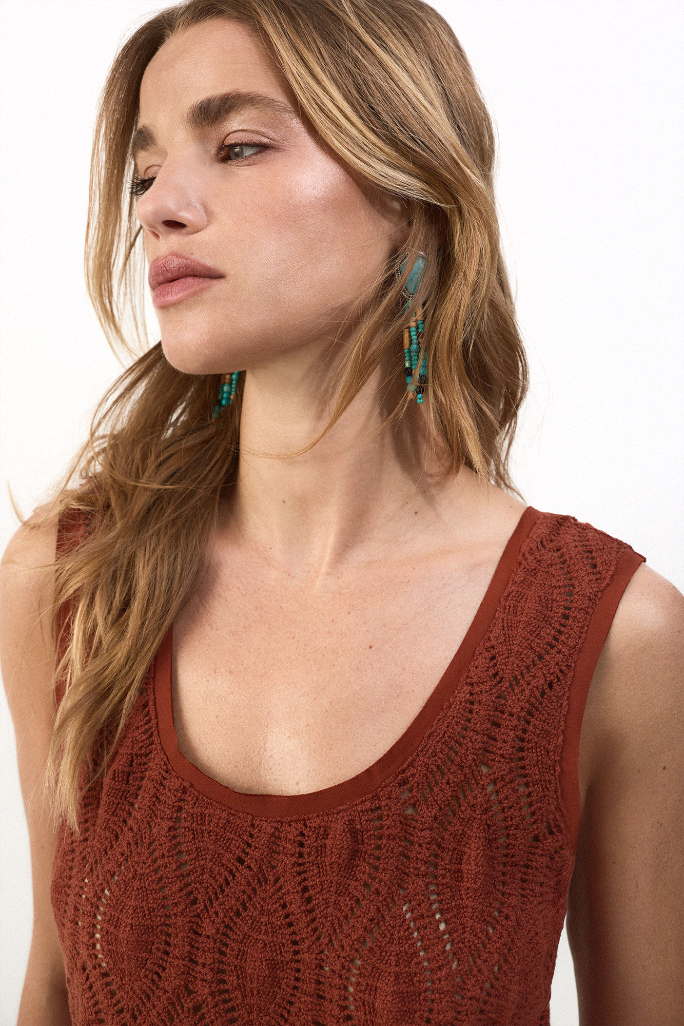 Slowlove Top tirantes crochet Castanho