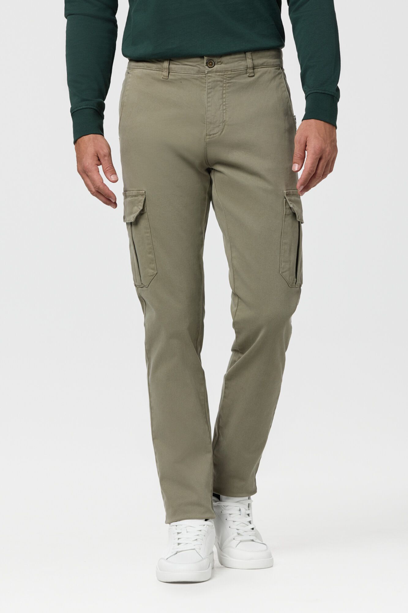 Williot Cal&ccedil;a cargo