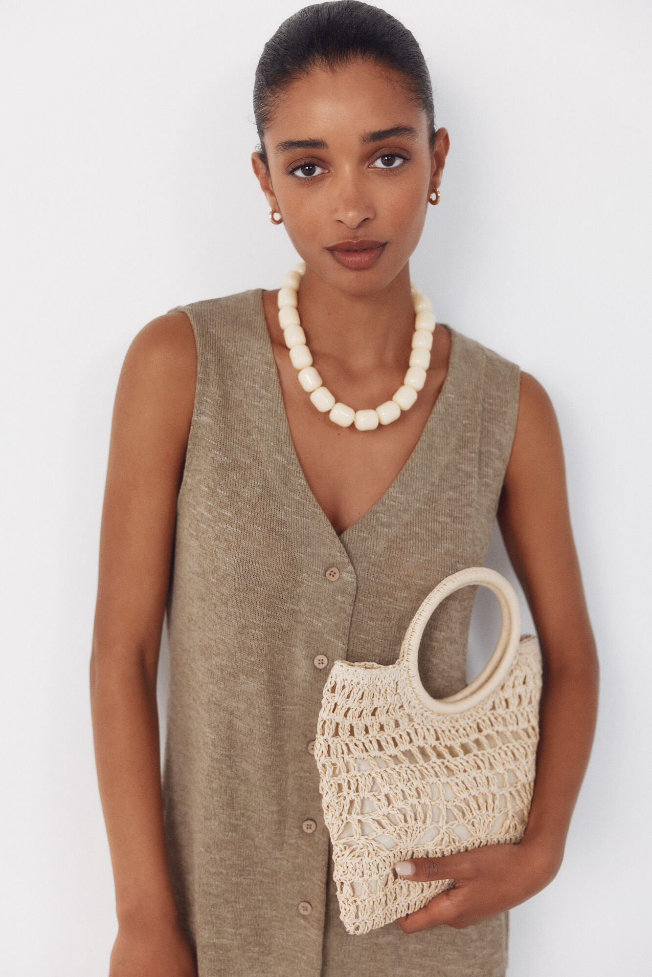 Cortefiel Raffia braided pouch Nude