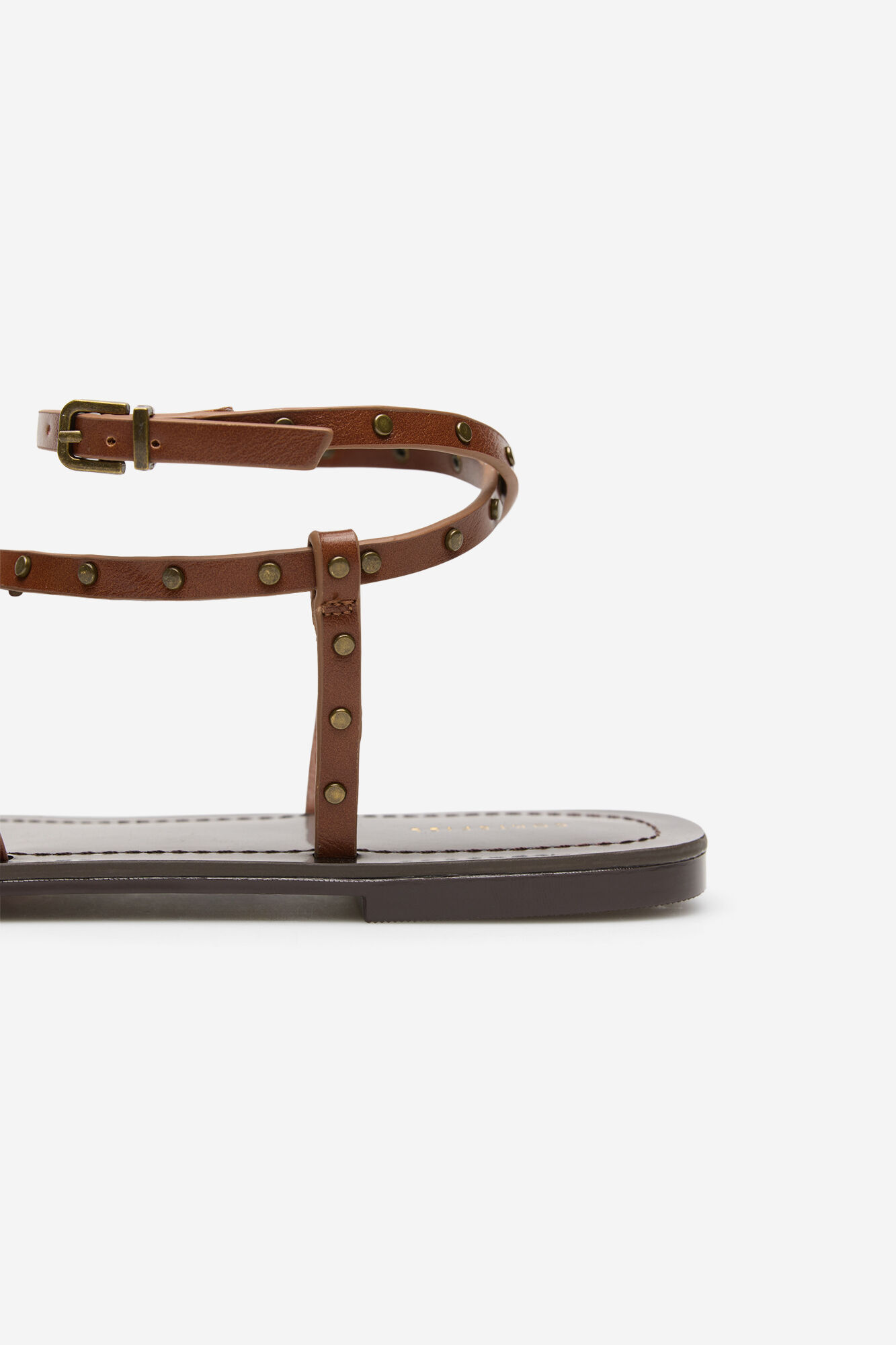 Cortefiel Sandalia plana tiras Marr&oacute;n