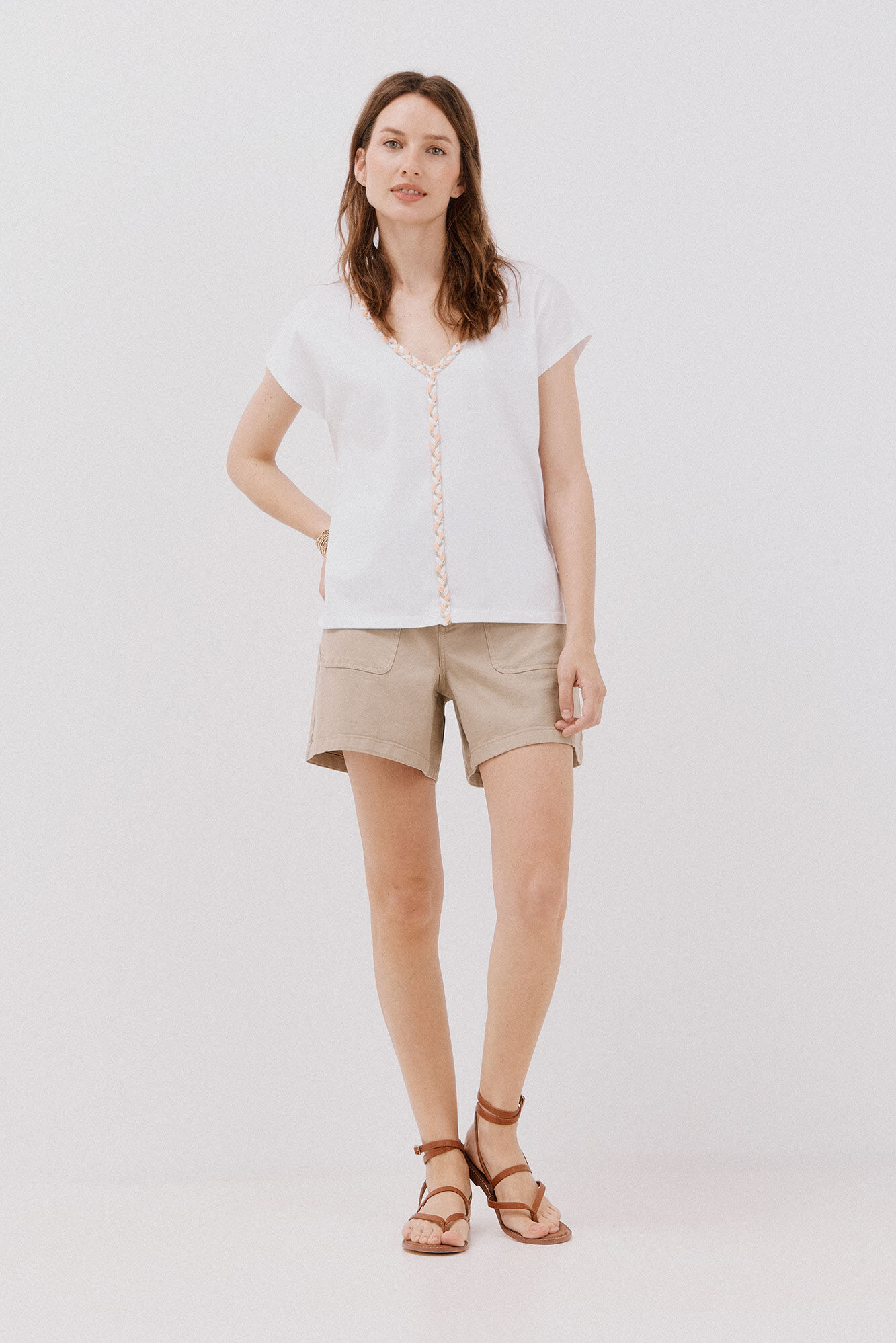 Cortefiel Camiseta tran&ccedil;ada com gola em bico Branco