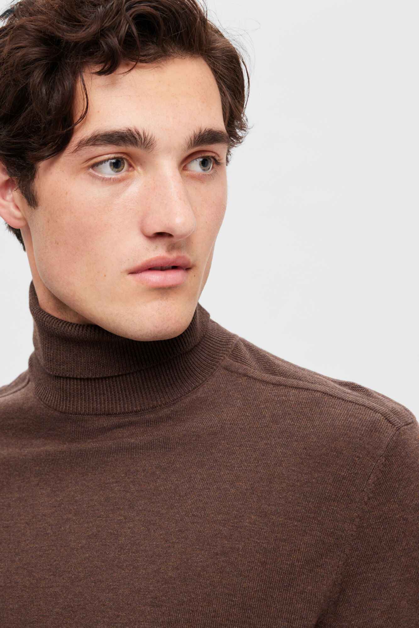 Selected Jersey cuello vuelto 100% algod&oacute;n Marr&oacute;n