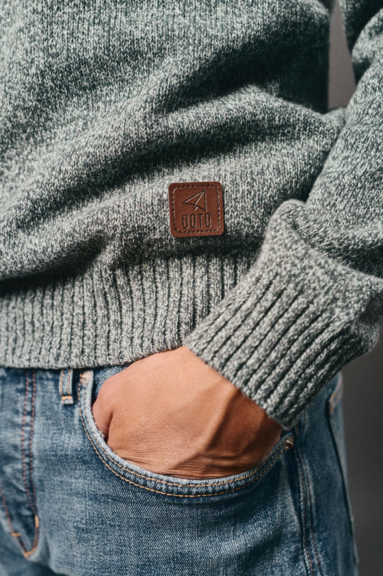 OOTO Su&eacute;ter de algod&atilde;o torcido com gola redonda Cinzento