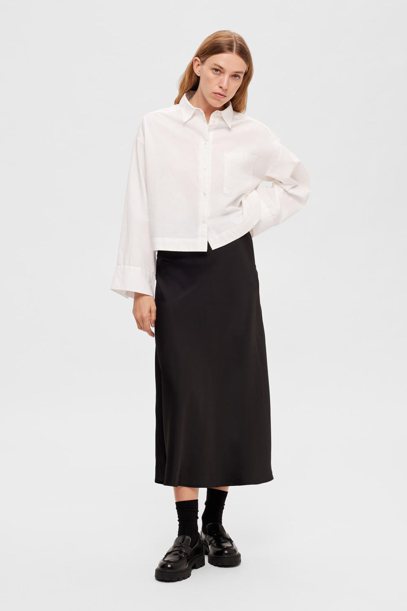 Selected Saia midi fluida confecionada com materiais reciclados. Preto