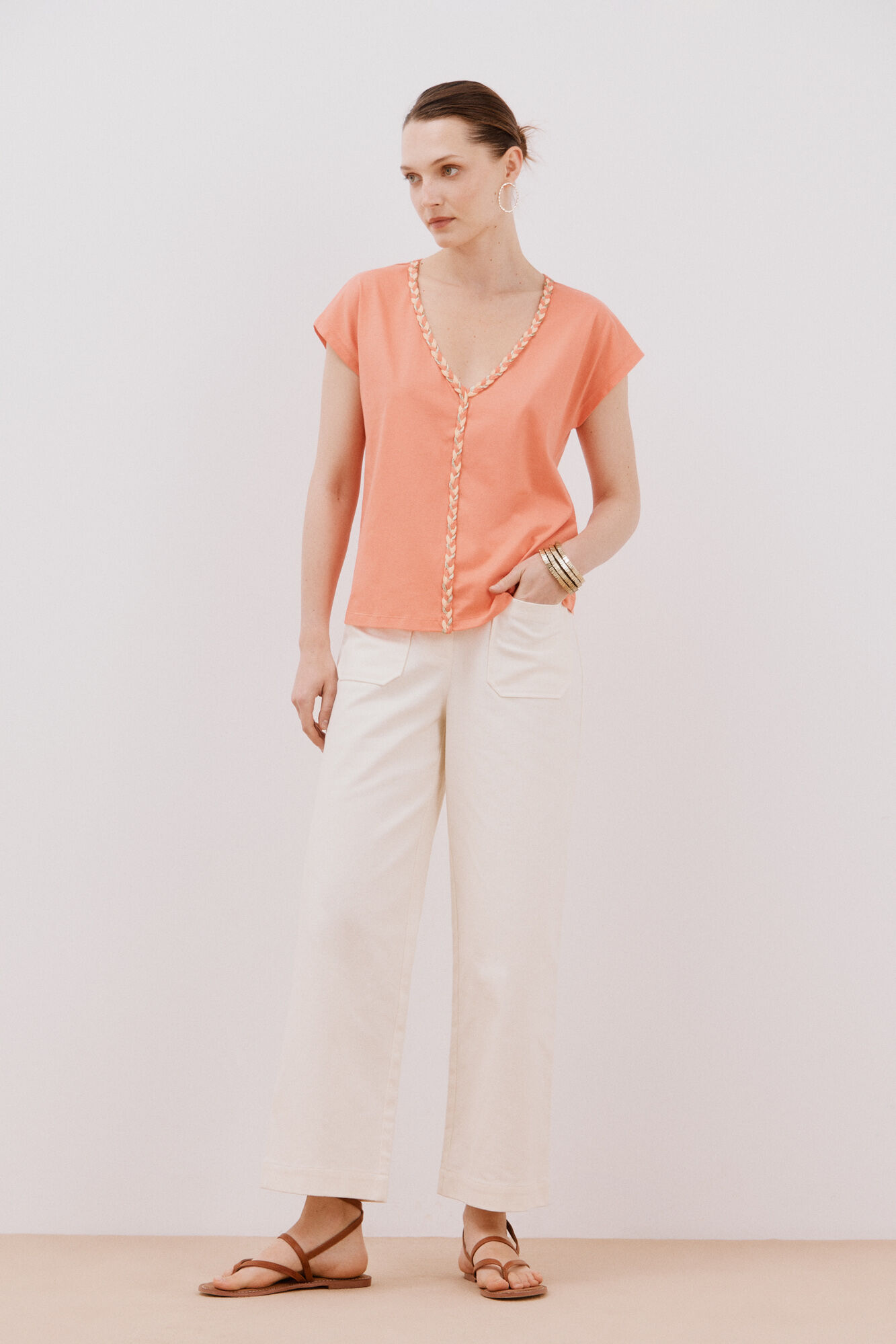 Cortefiel Camiseta tran&ccedil;ada com gola em bico Vermelho