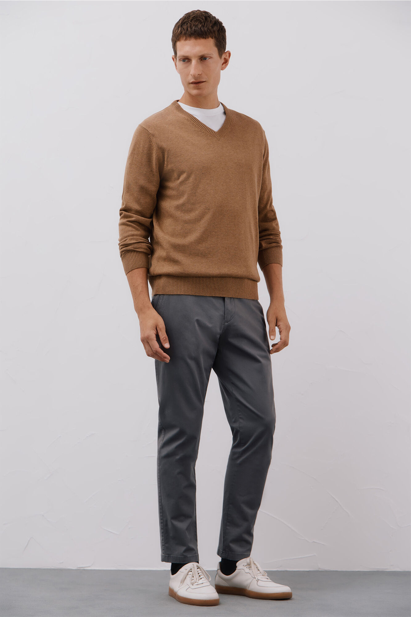 Cortefiel Fine jersey-knit cotton v neck jersey Beige
