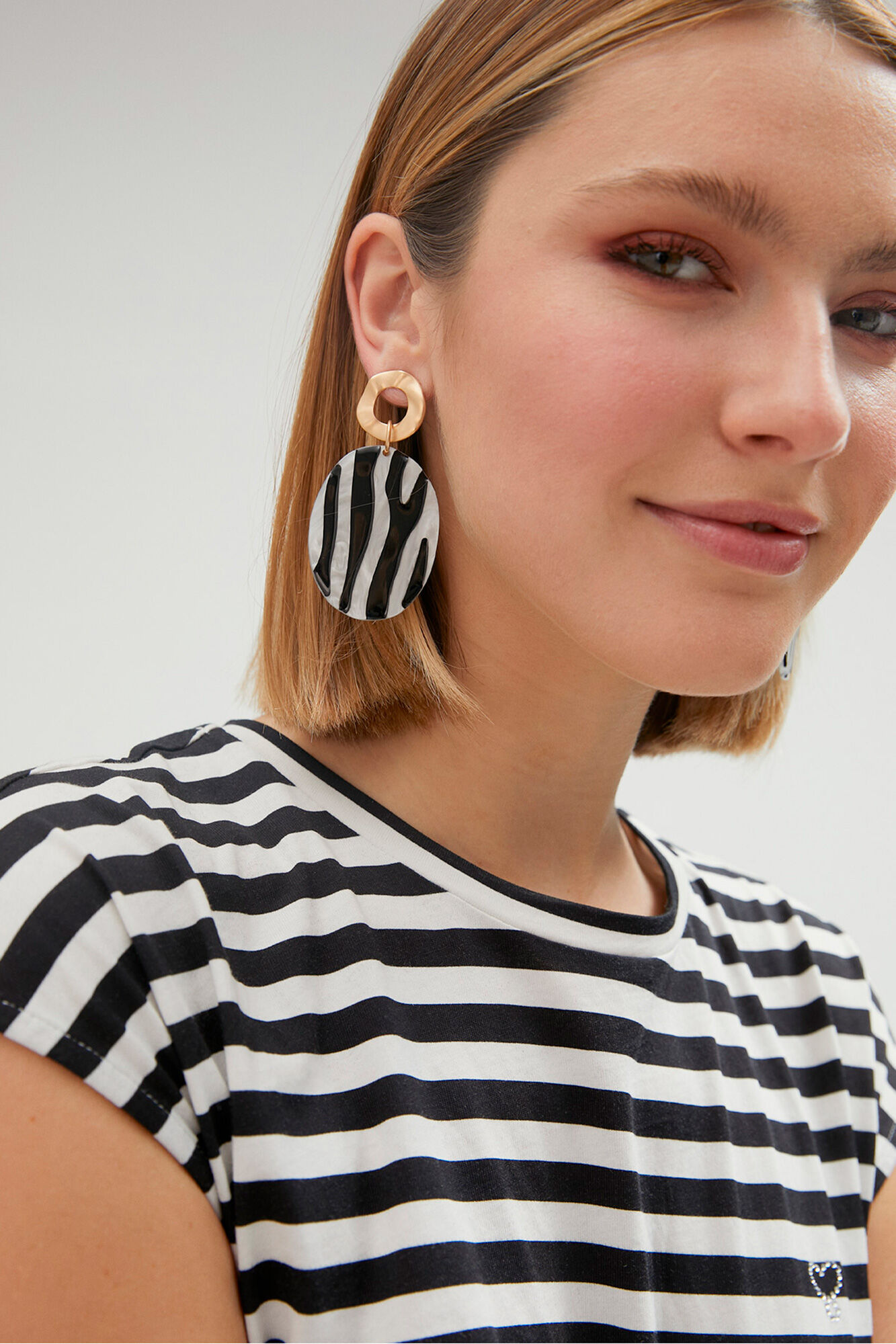 Lola Casademunt Pendientes efecto animal print zebra