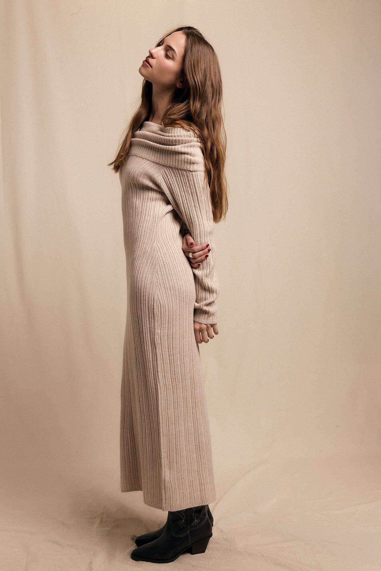 Slowlove Vestido de malha com gola larga Tostado