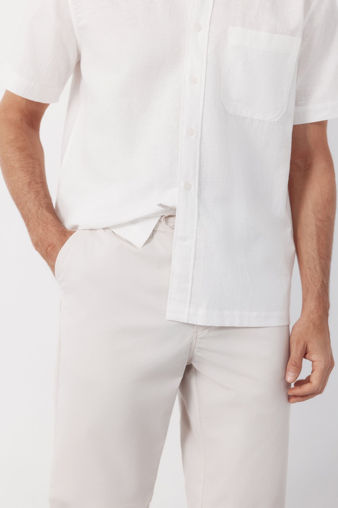Cortefiel Lightweight regular jogger Ivory