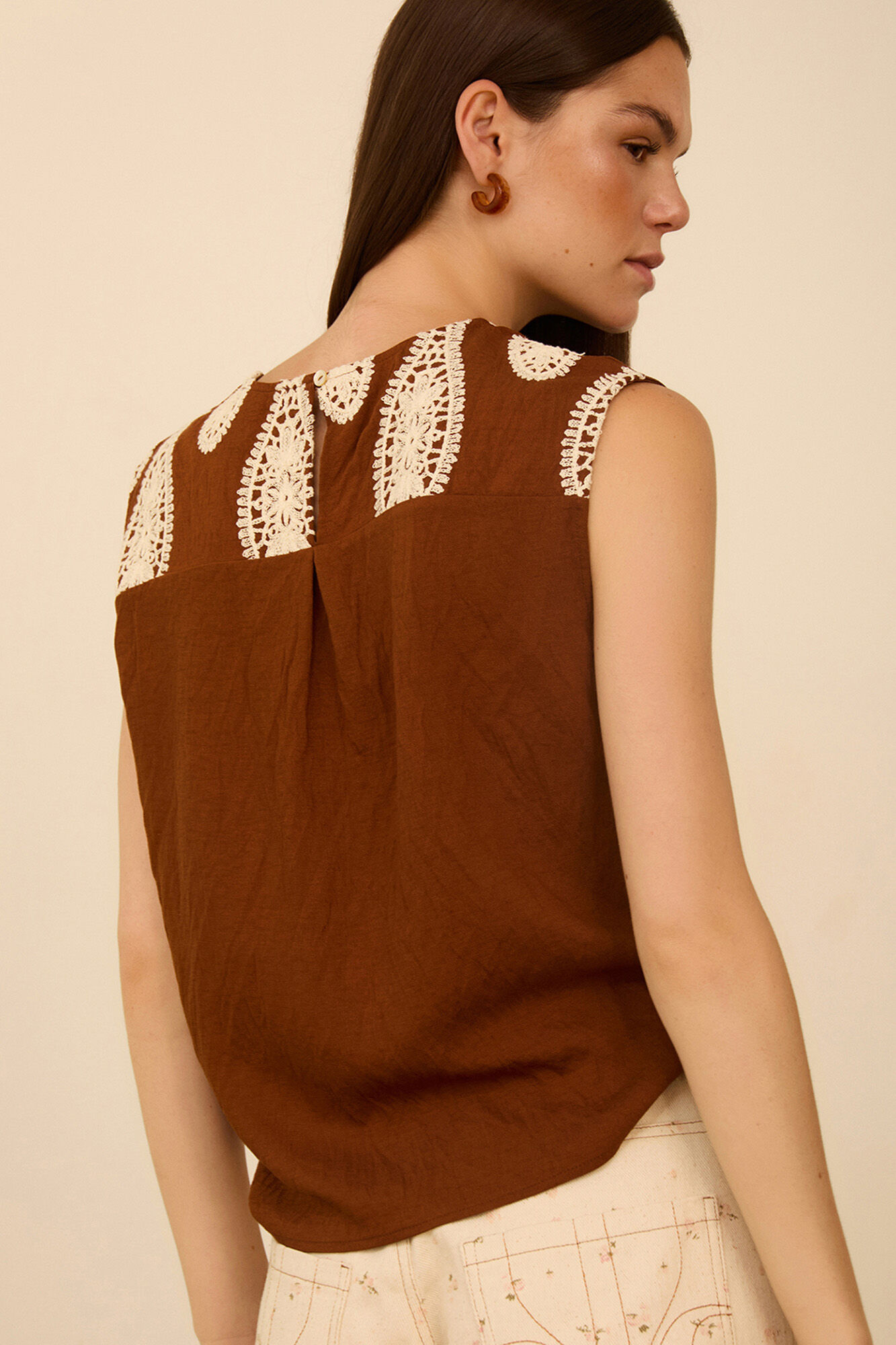 Meisie Top sem mangas bordado Castanho