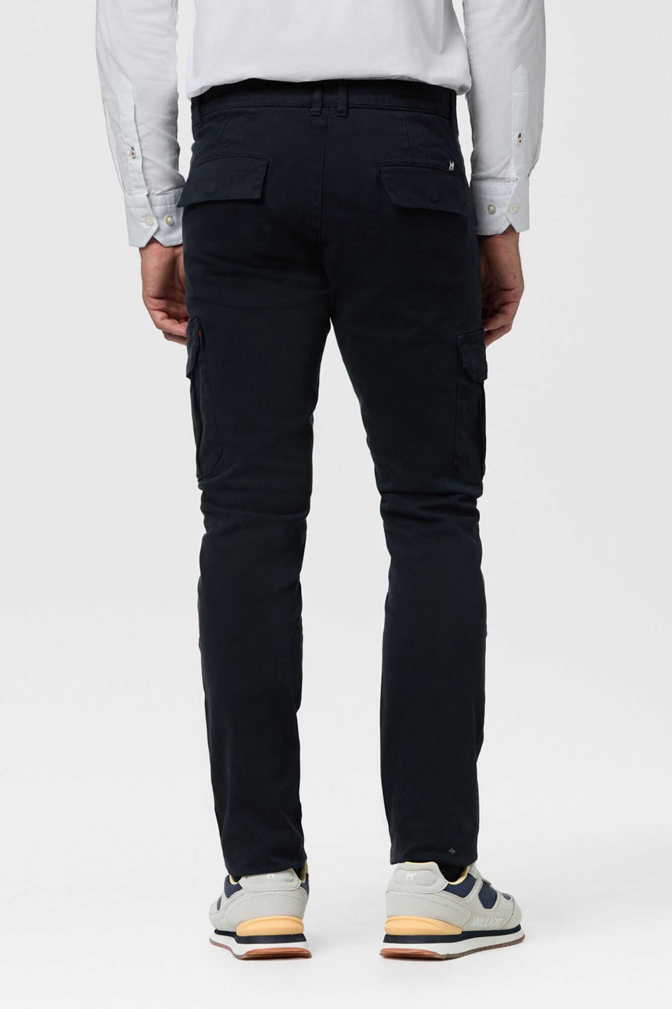 Williot Cal&ccedil;a cargo