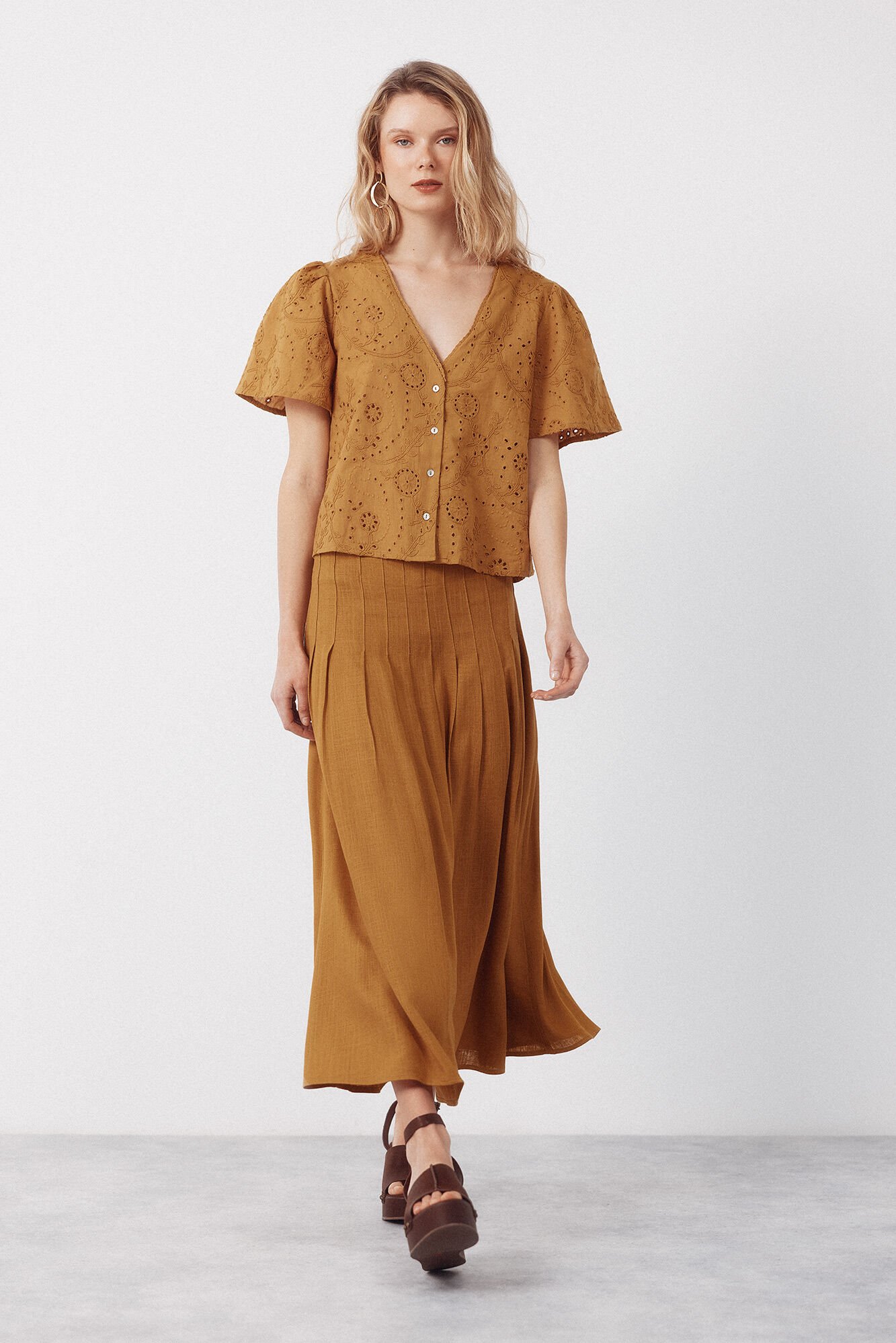 Cortefiel Midi pleated skirt Gold