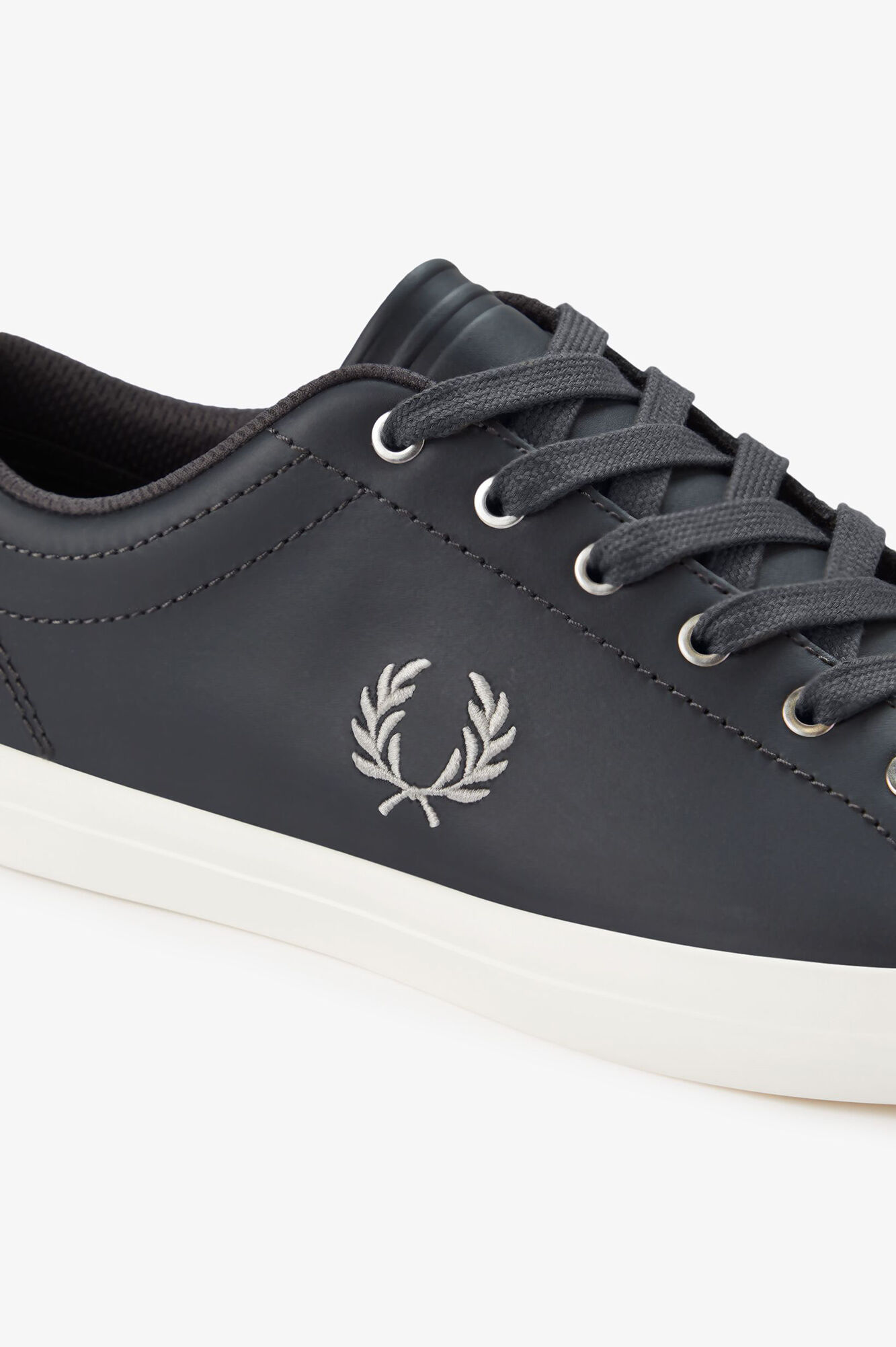 Fred Perry T&ecirc;nis de couro b&aacute;sico