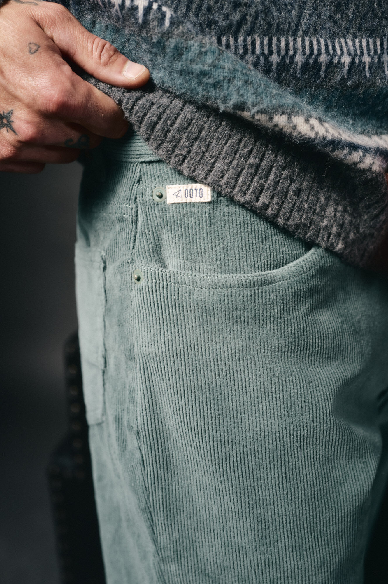 OOTO Pantal&oacute;n 5 bolsillos slim fit pana