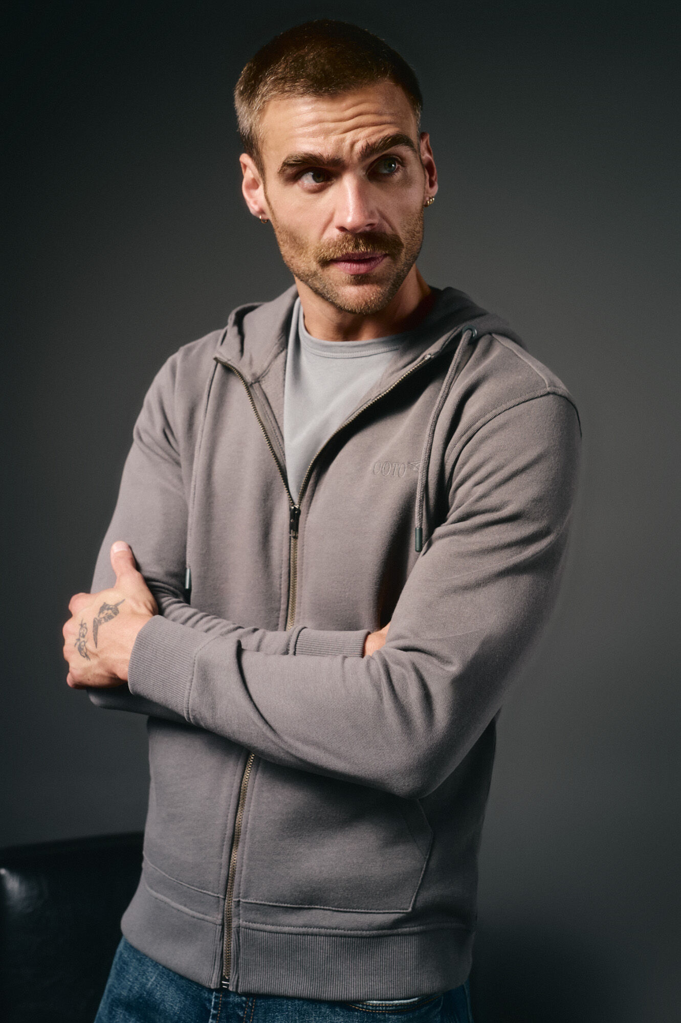 OOTO Sweatshirt com capuz Cinzento