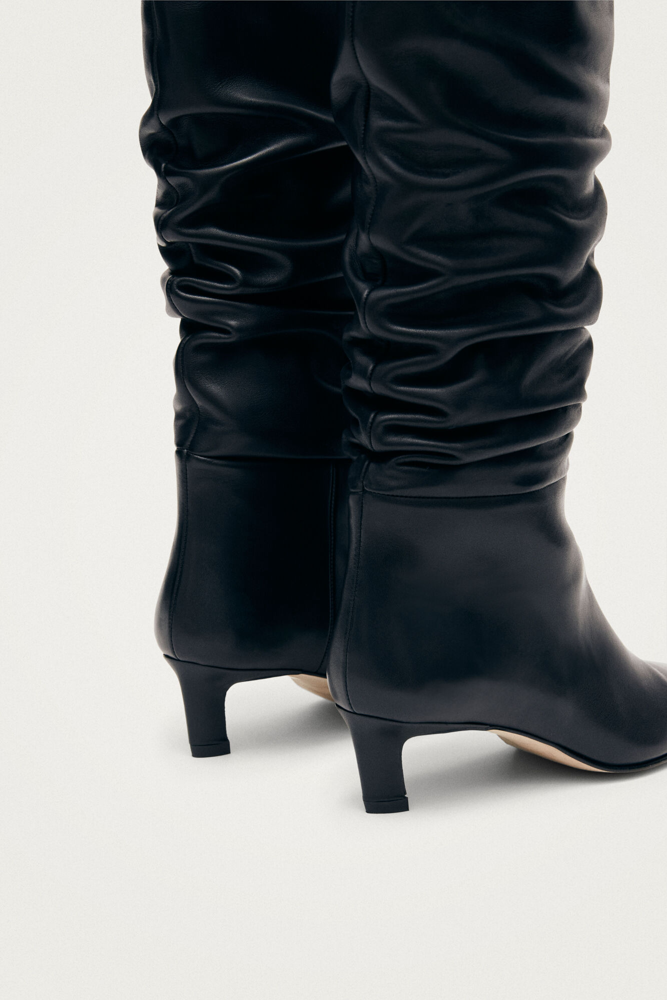 Alohas Kalila leather boots Black