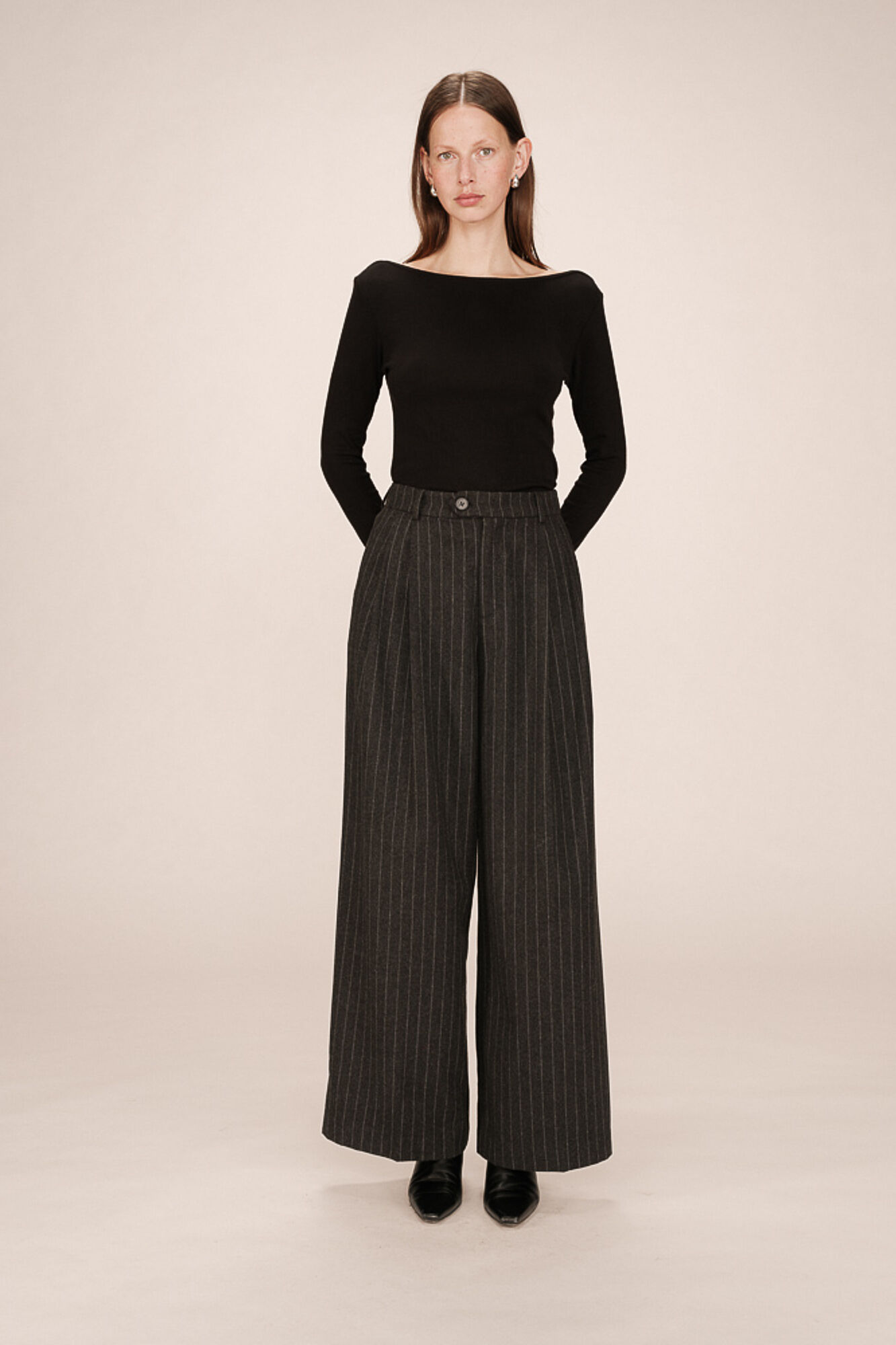 Grace & Mila Cal&ccedil;a de terno de l&atilde; riscas com detalhe plissado