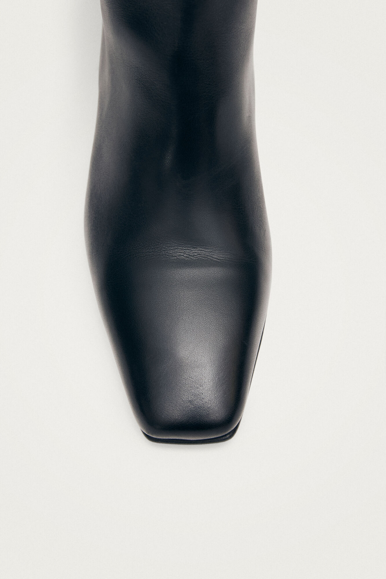 Alohas Kalila leather boots Black