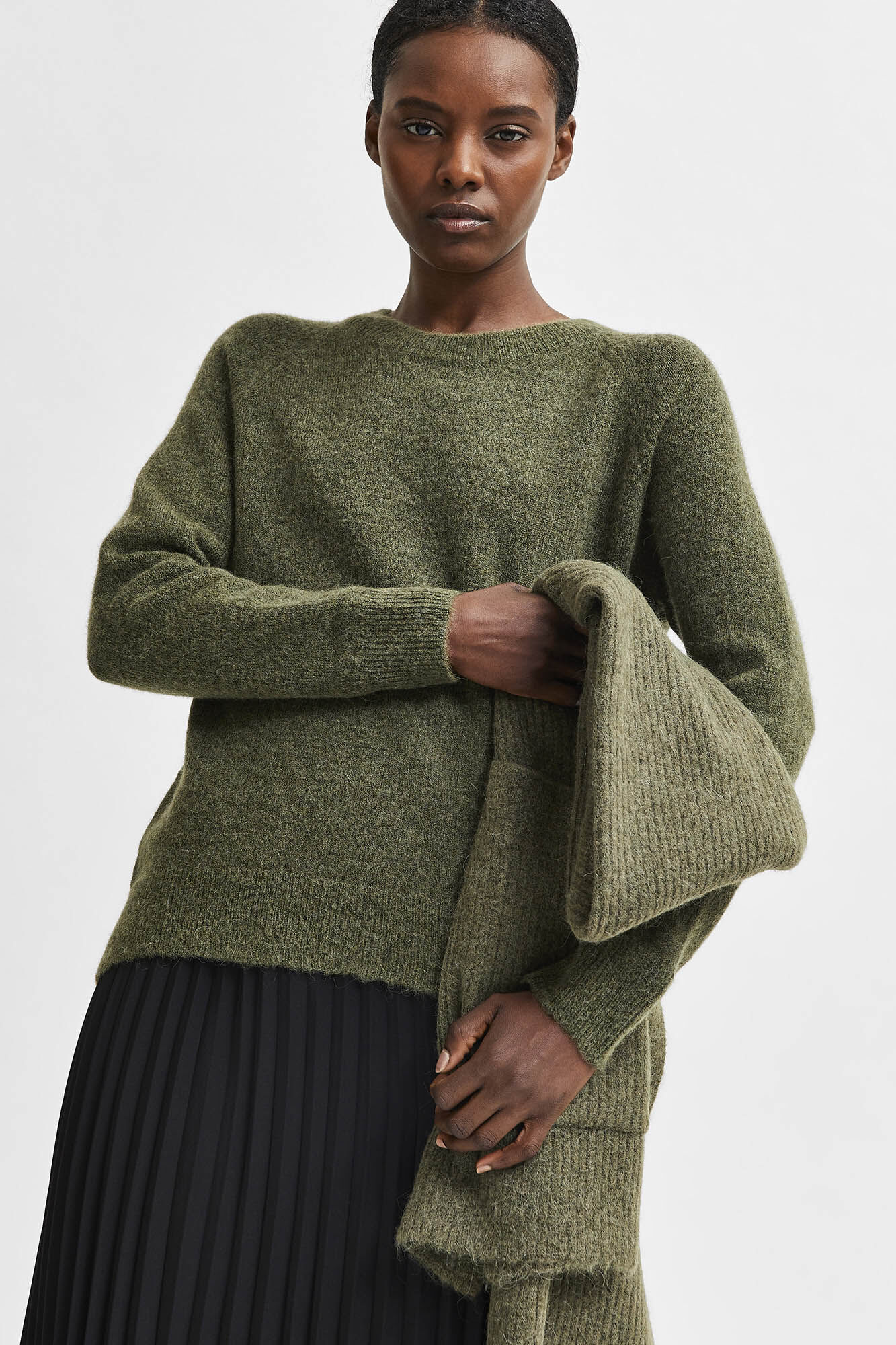 Selected Femme Jersey de cuello redondo confeccionado con lana y alpaca. Regular Fit. Verde