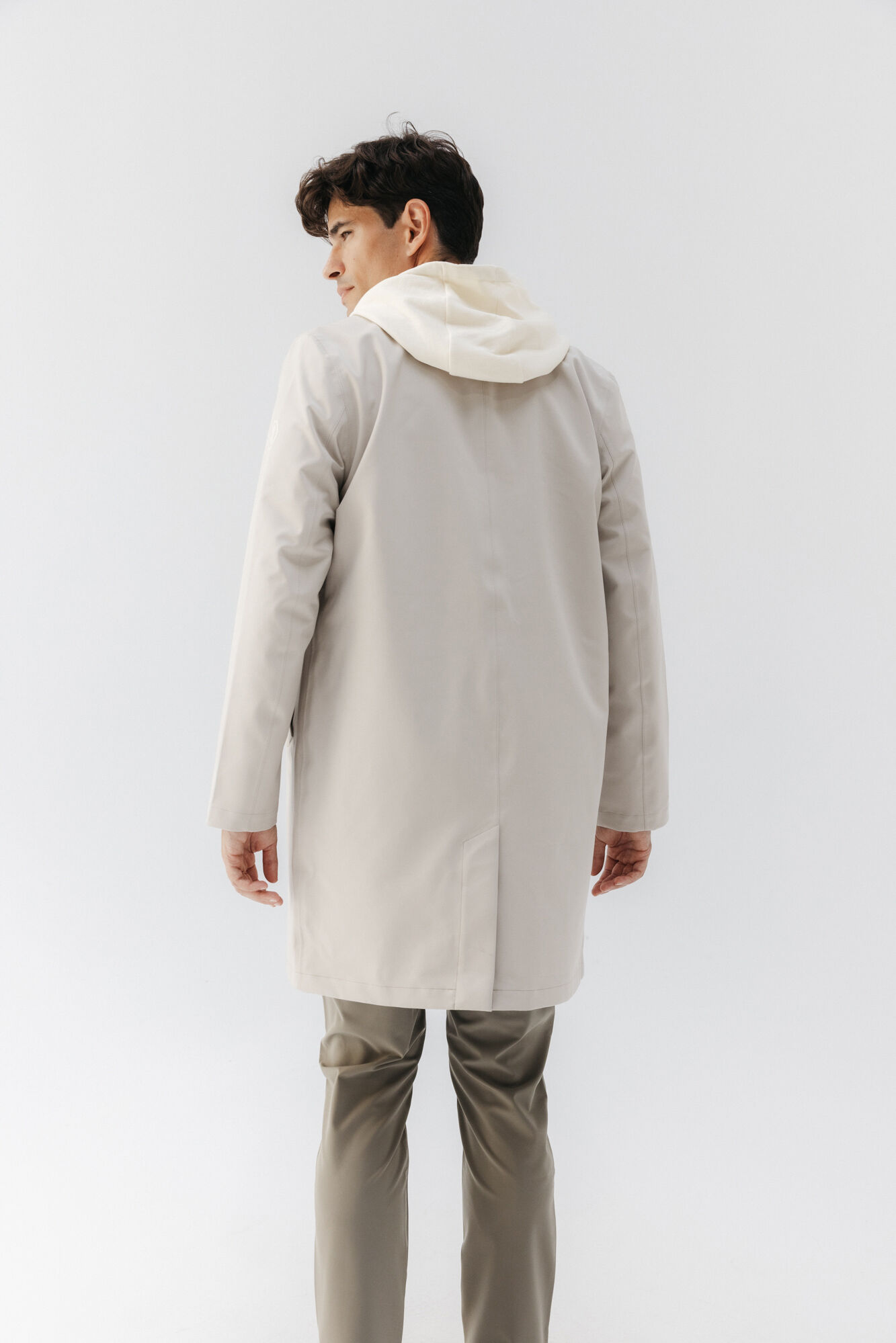elPulpo Vostok ultralight trench coat Ivory
