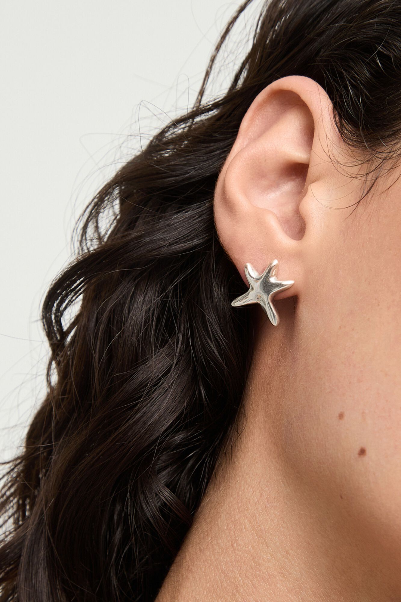 UNOde50 Pendiente estrella mar ba&ntilde;o plata