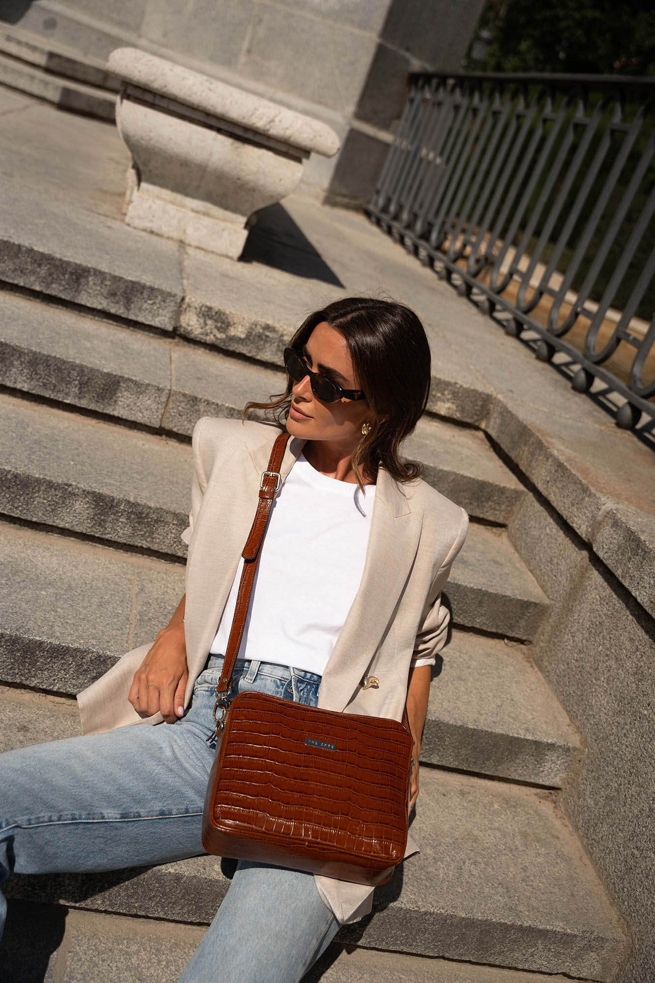 The Code Bandolera charlotte praline Marr&oacute;n