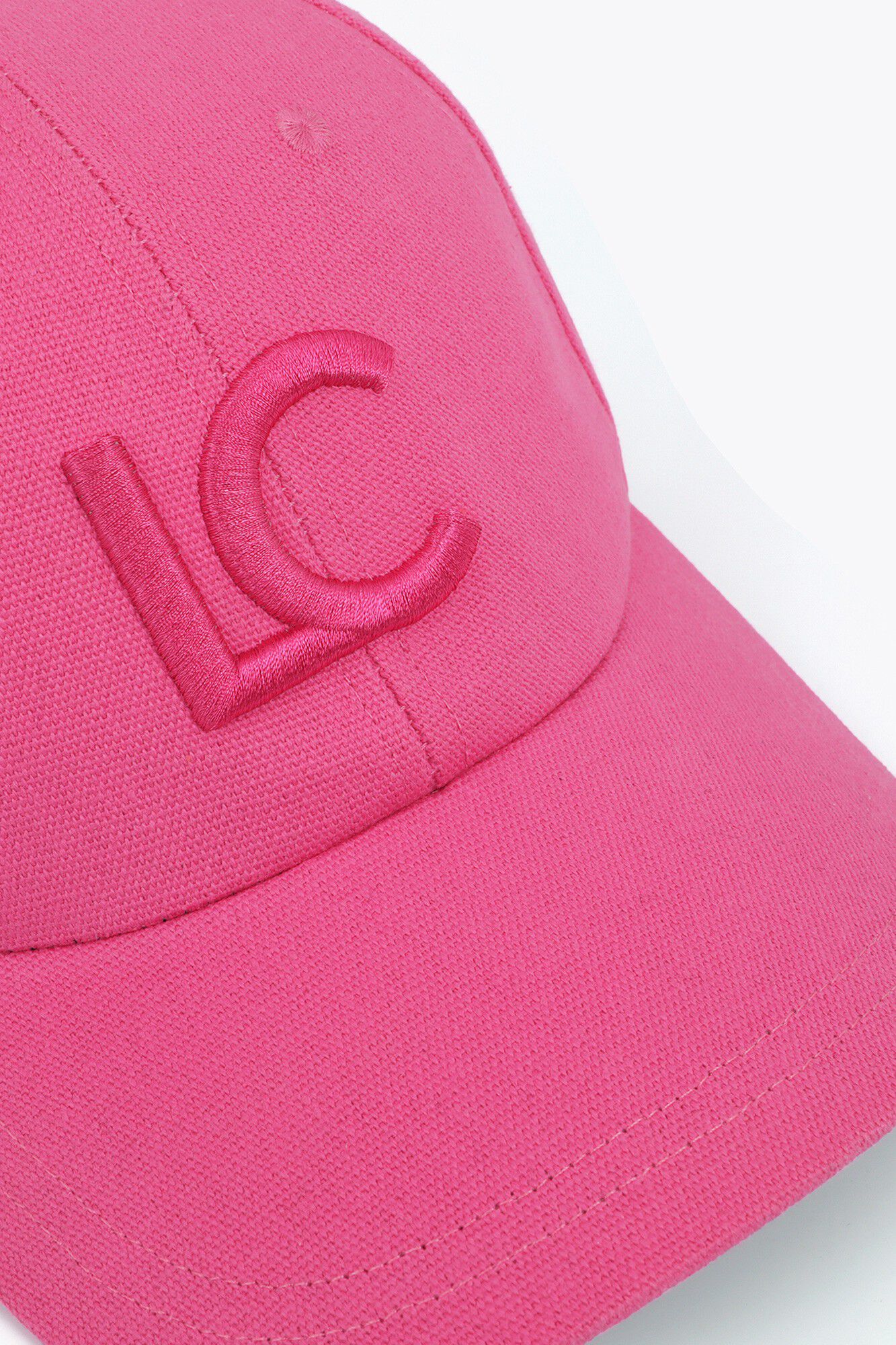 Lola Casademunt Bon&eacute; com logo Subiu