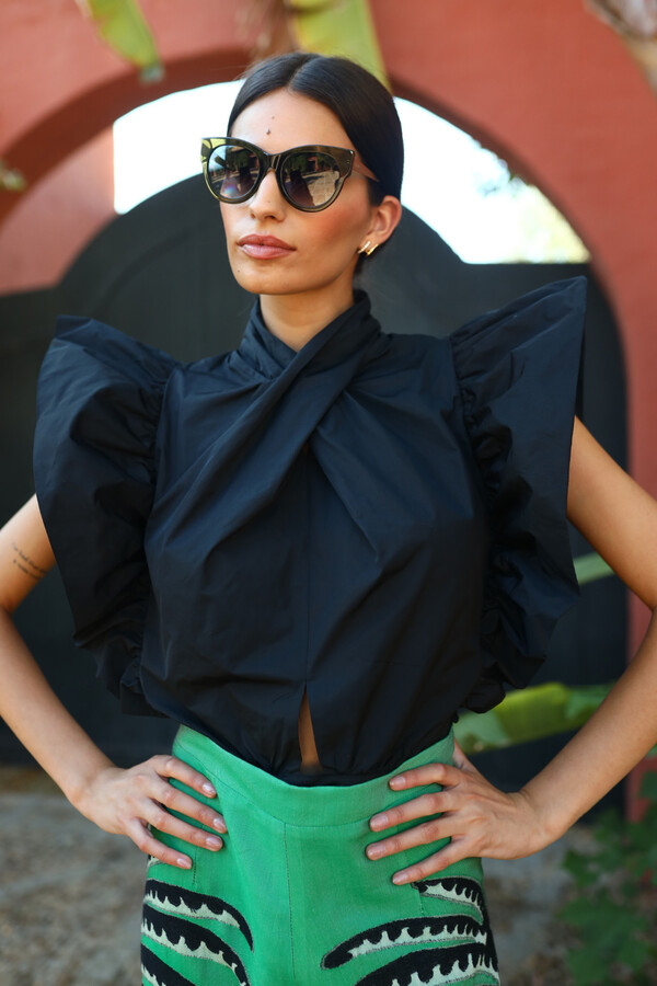 Camisa negra tafetán con volantes Camisas y blusas de mujer