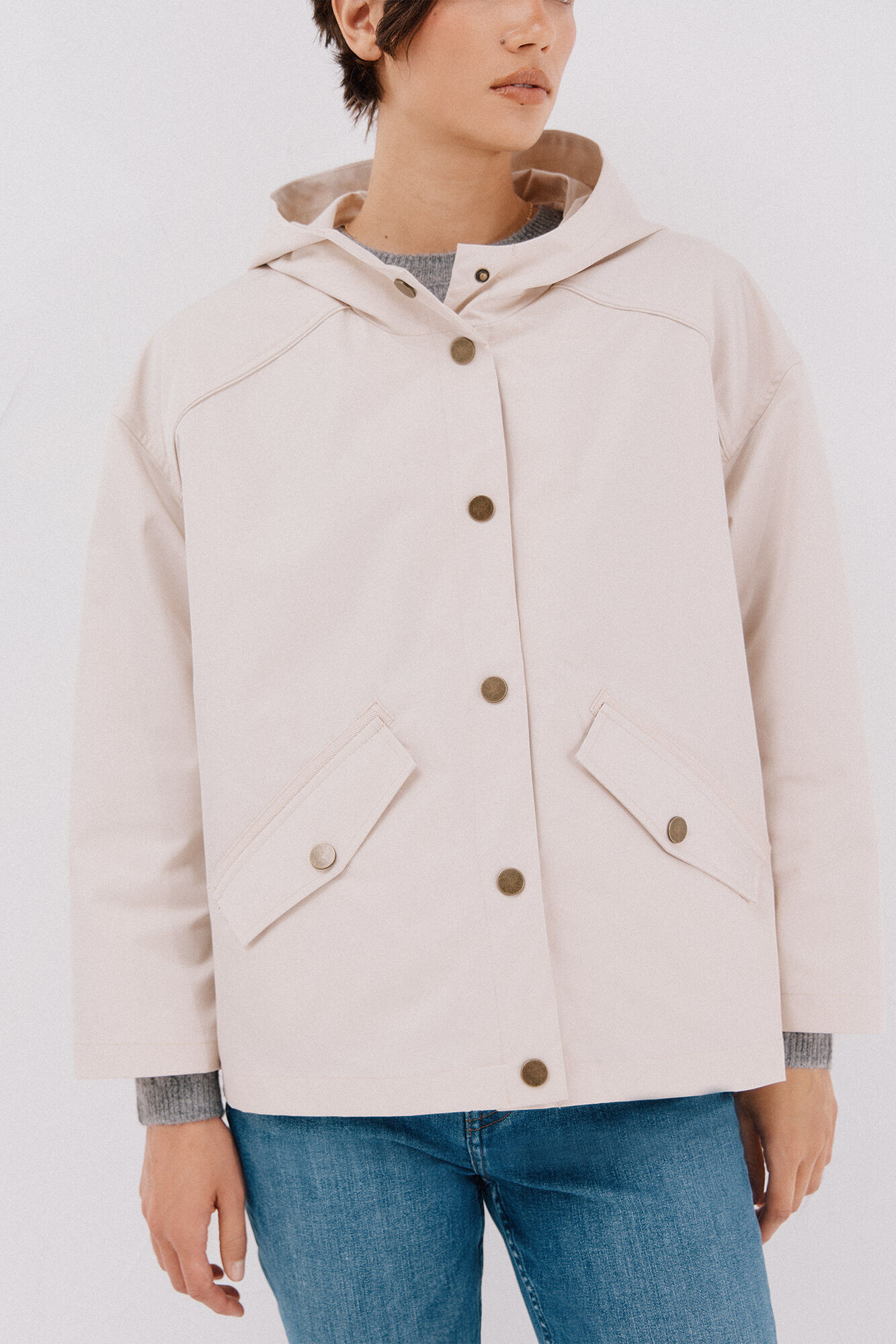 Cortefiel Jaqueta curta com bot&otilde;es de press&atilde;o Ecru