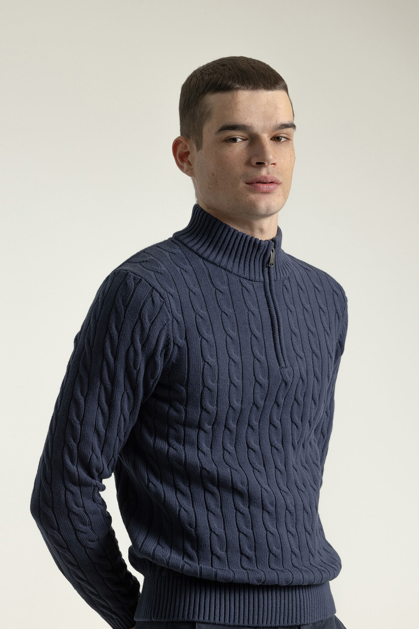 PuroEGO Su&eacute;ter de gola alta em tric&ocirc; tran&ccedil;ado