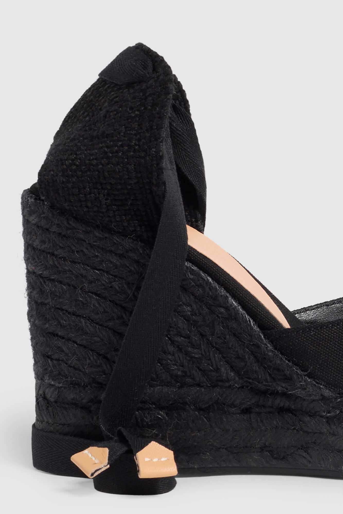 Casta&ntilde;er Alpercata cunha de juta tingida Preto