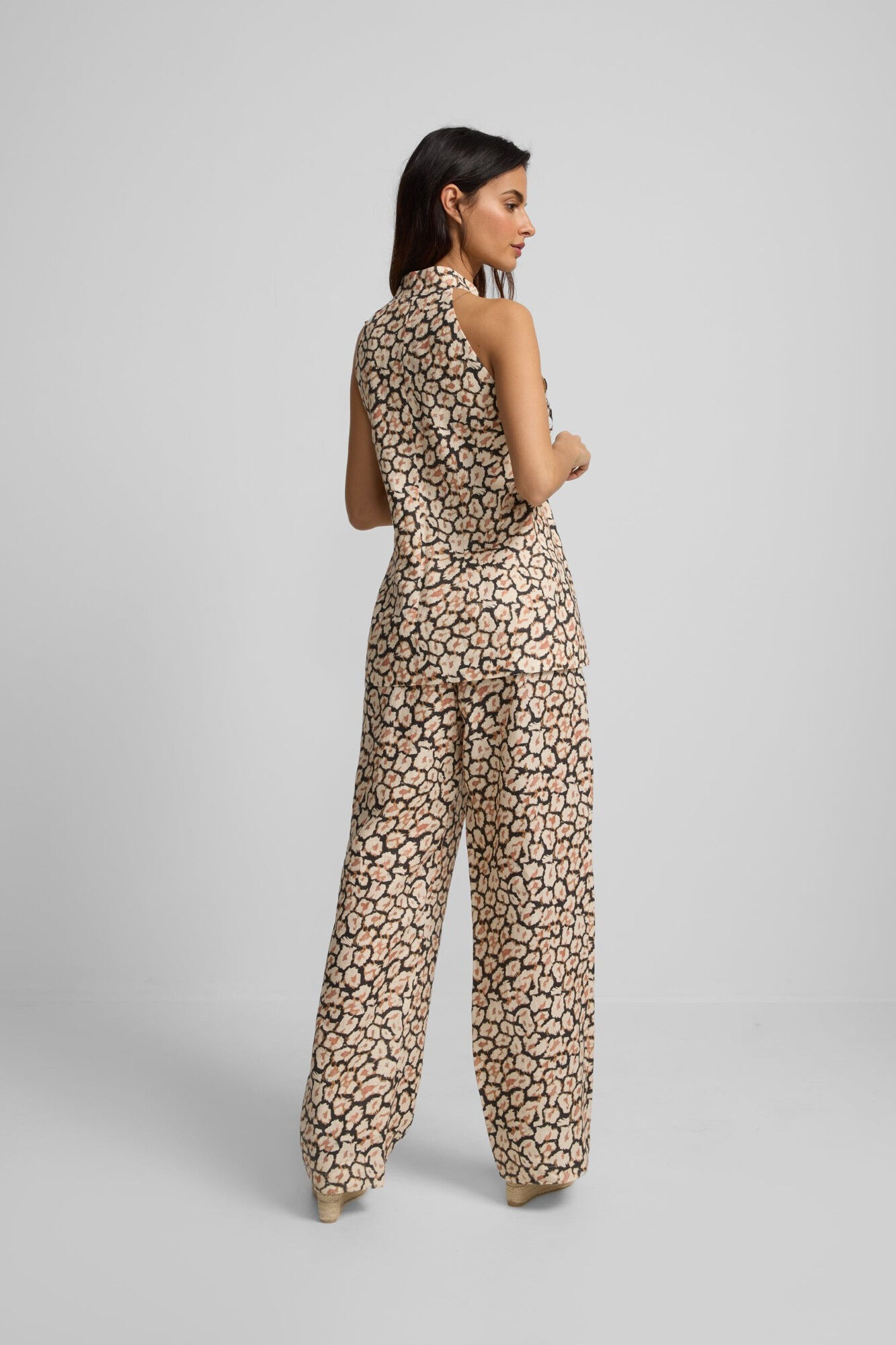 Silbon Cal&ccedil;as de linho com pregas animal estampado Castanho