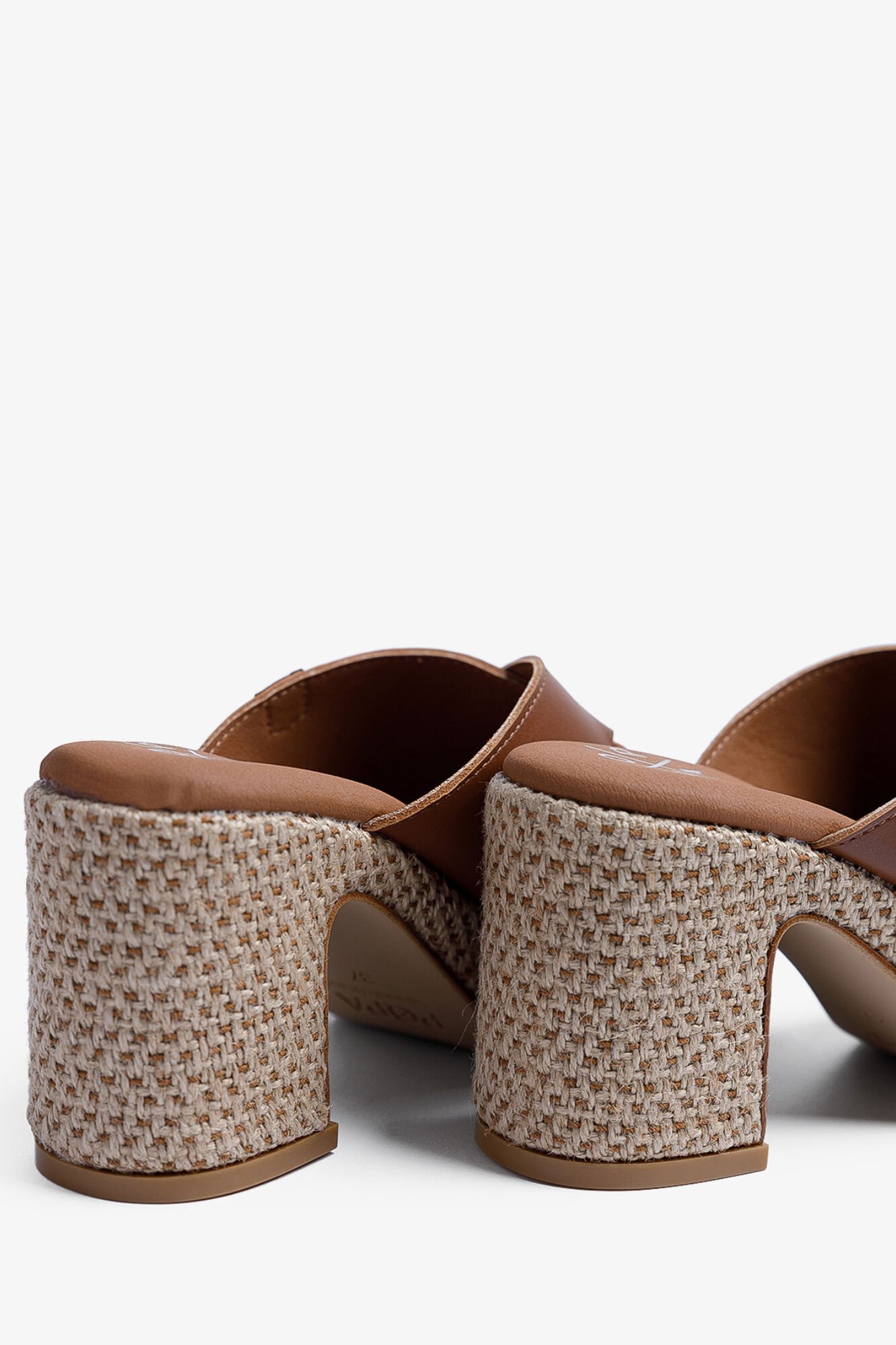 Popa Sand&aacute;lia cunha salto senhora Melibea Pele Castanho