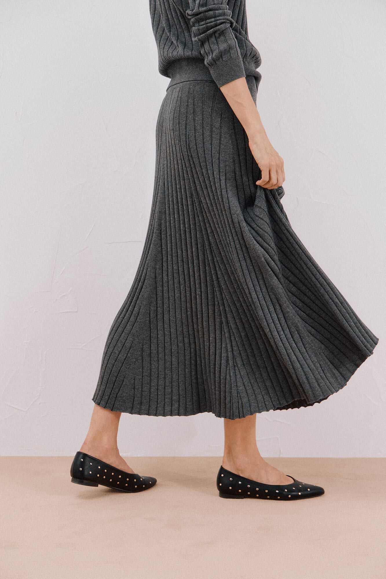 Cortefiel Flared jersey-knit skirt Grey