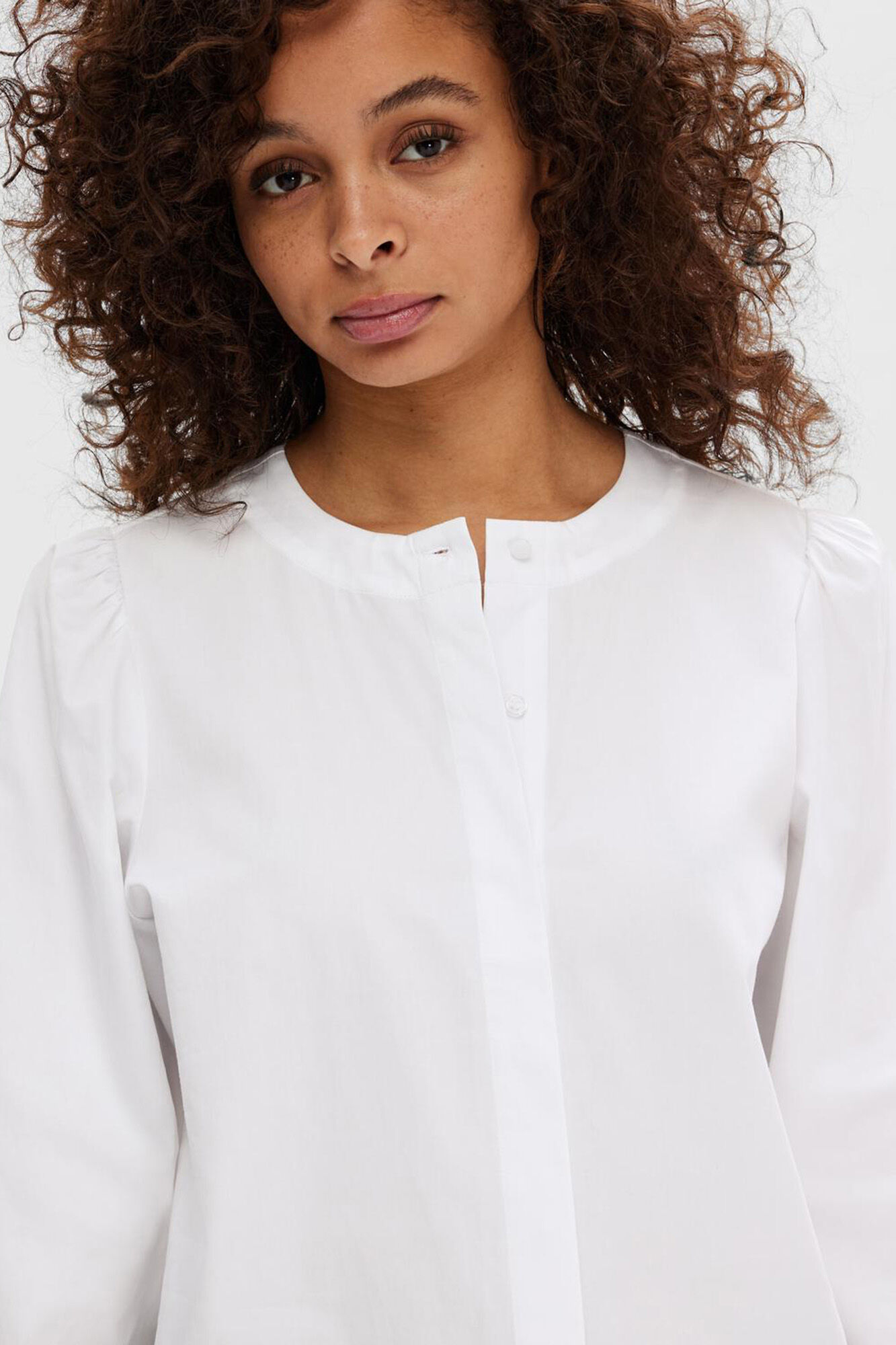 Selected Femme Camisa cuello mao 100% algod&oacute;n org&aacute;nico Blanco