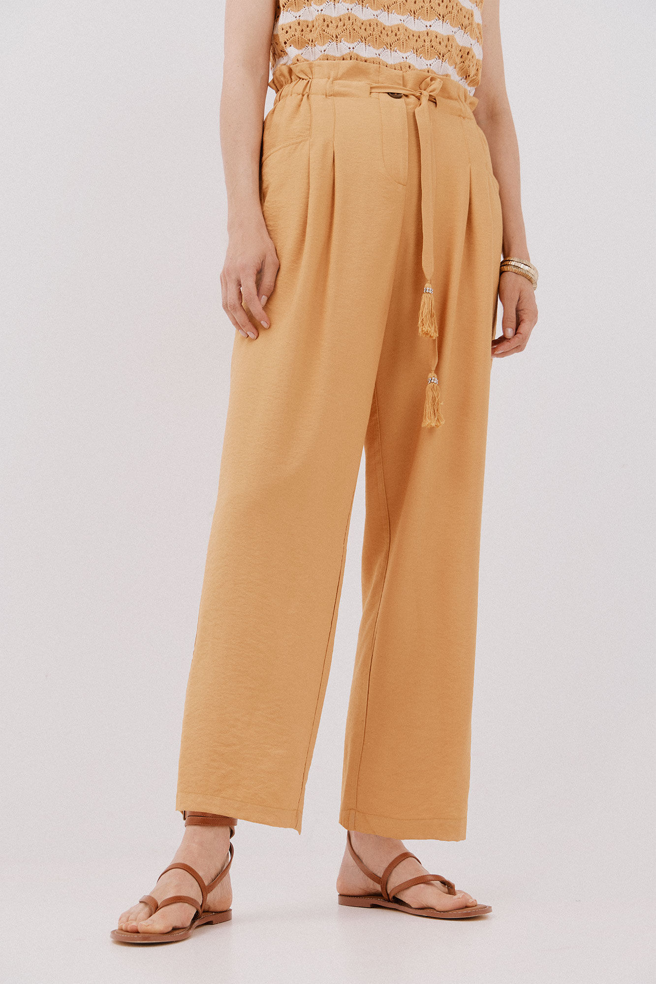 Cortefiel Pleated trousers with belt Nude