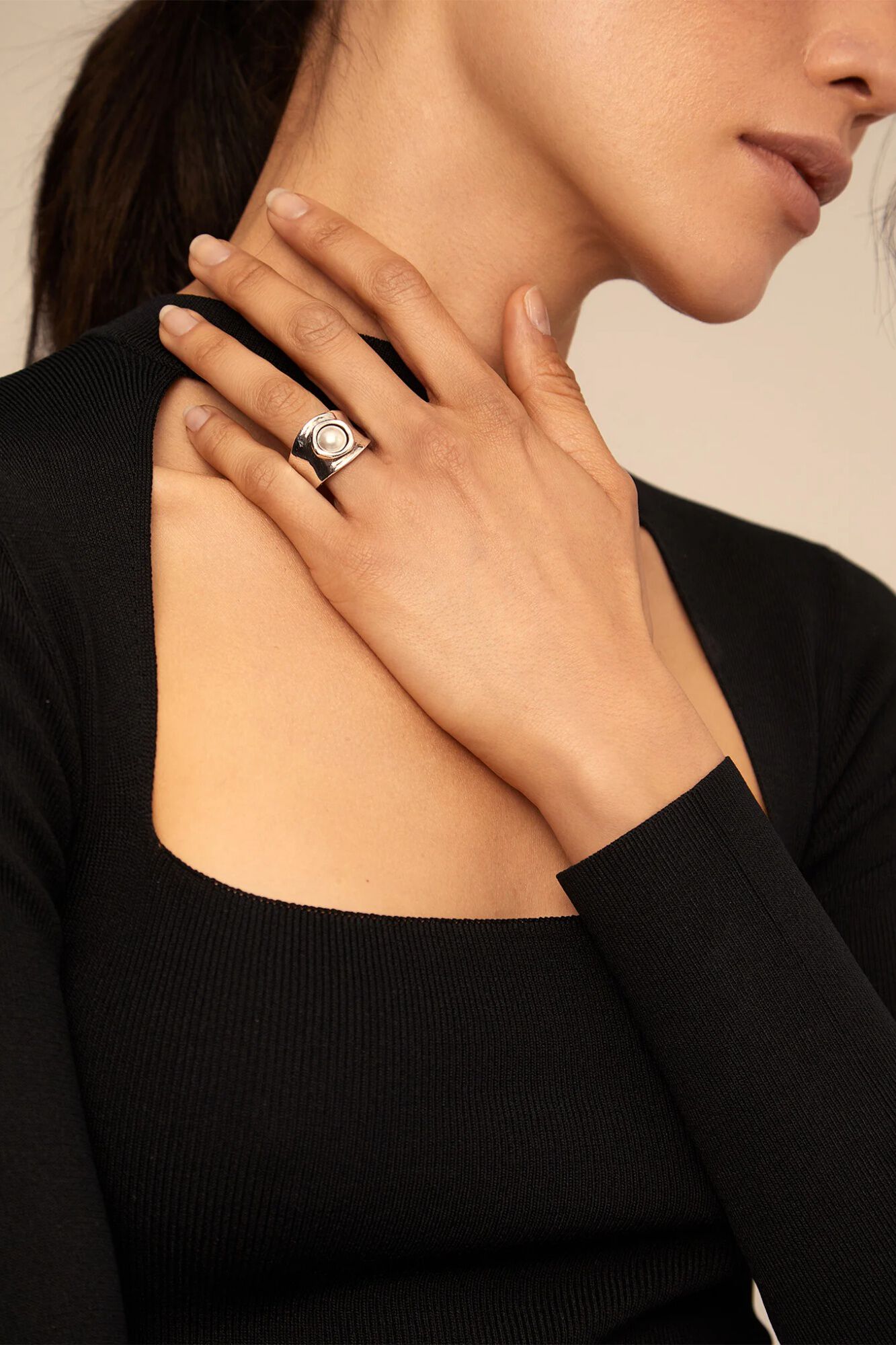 UNOde50 Anillo con cristal ba&ntilde;o de plata