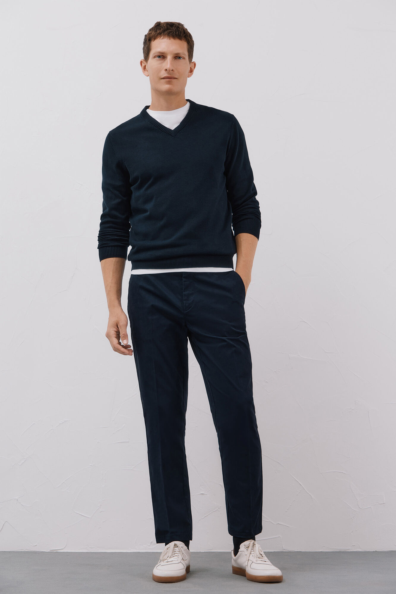 Cortefiel Fine jersey-knit cotton v neck jersey Navy