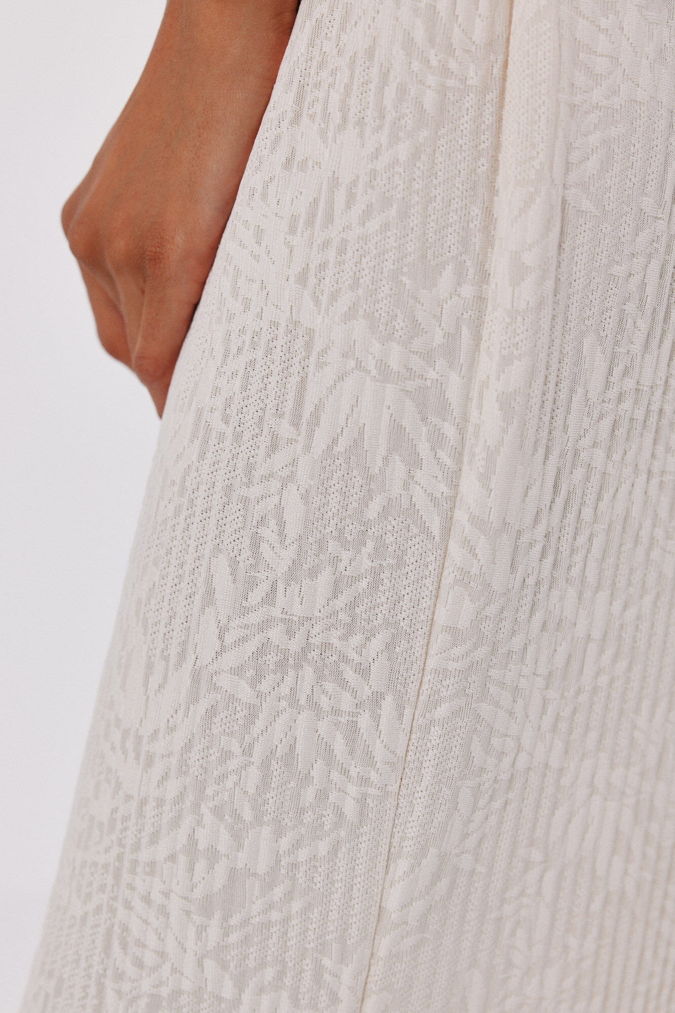 Cortefiel Satin-finish leggings Ivory