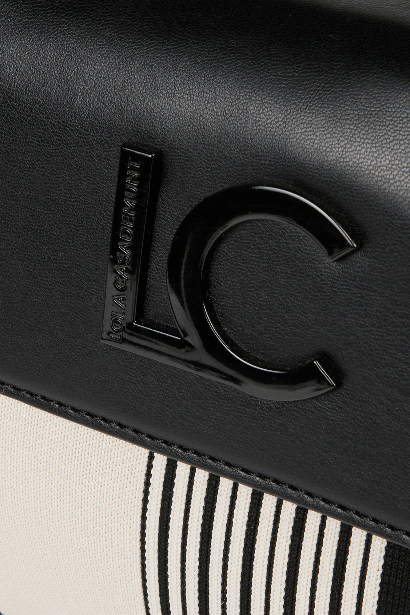 Lola Casademunt Bolso bandolera en canvas con solapa Estampado blanco