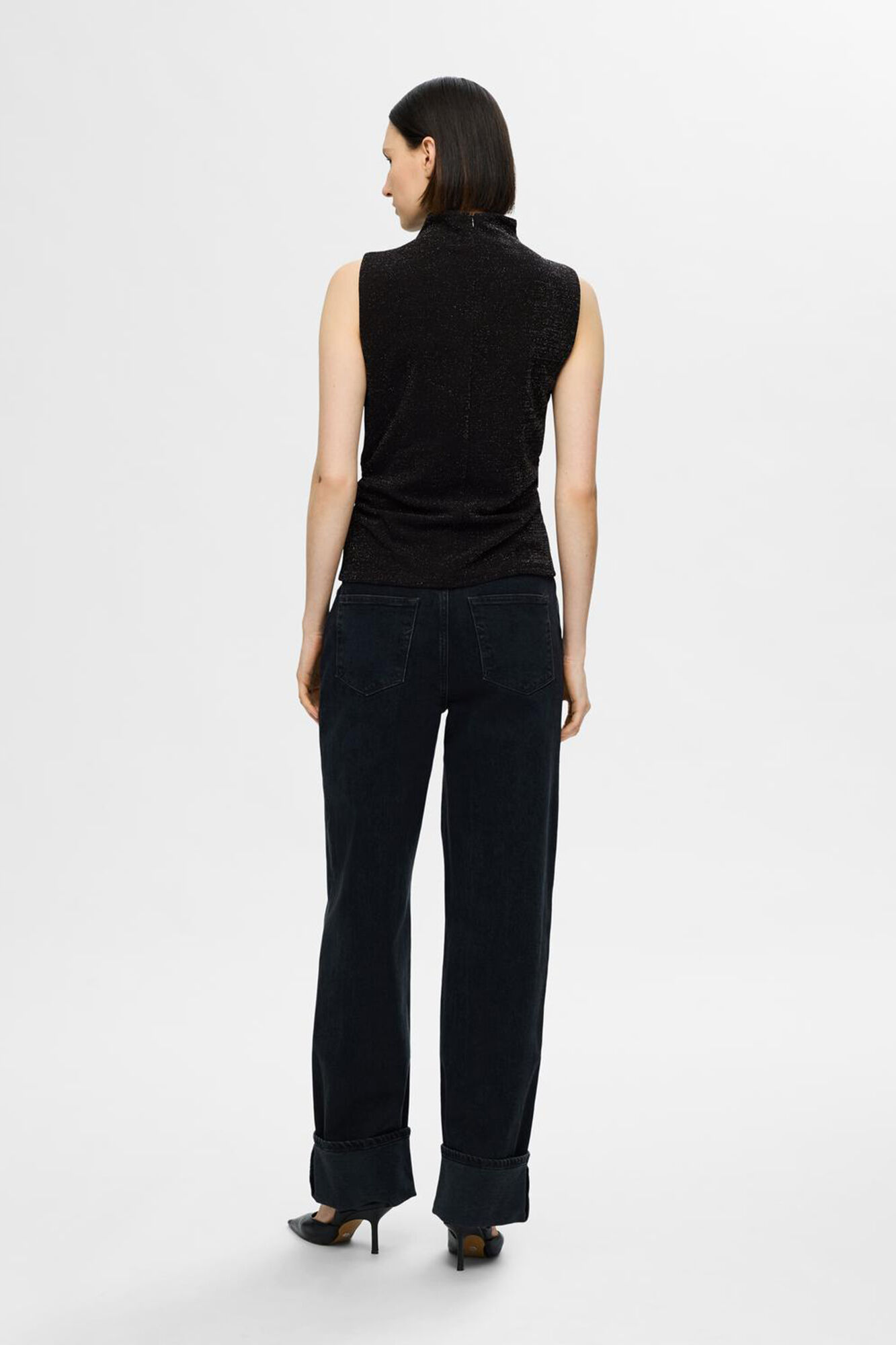 Selected Femme Top de tirantes y cuello alto con brillo. Slim Fit. Negro