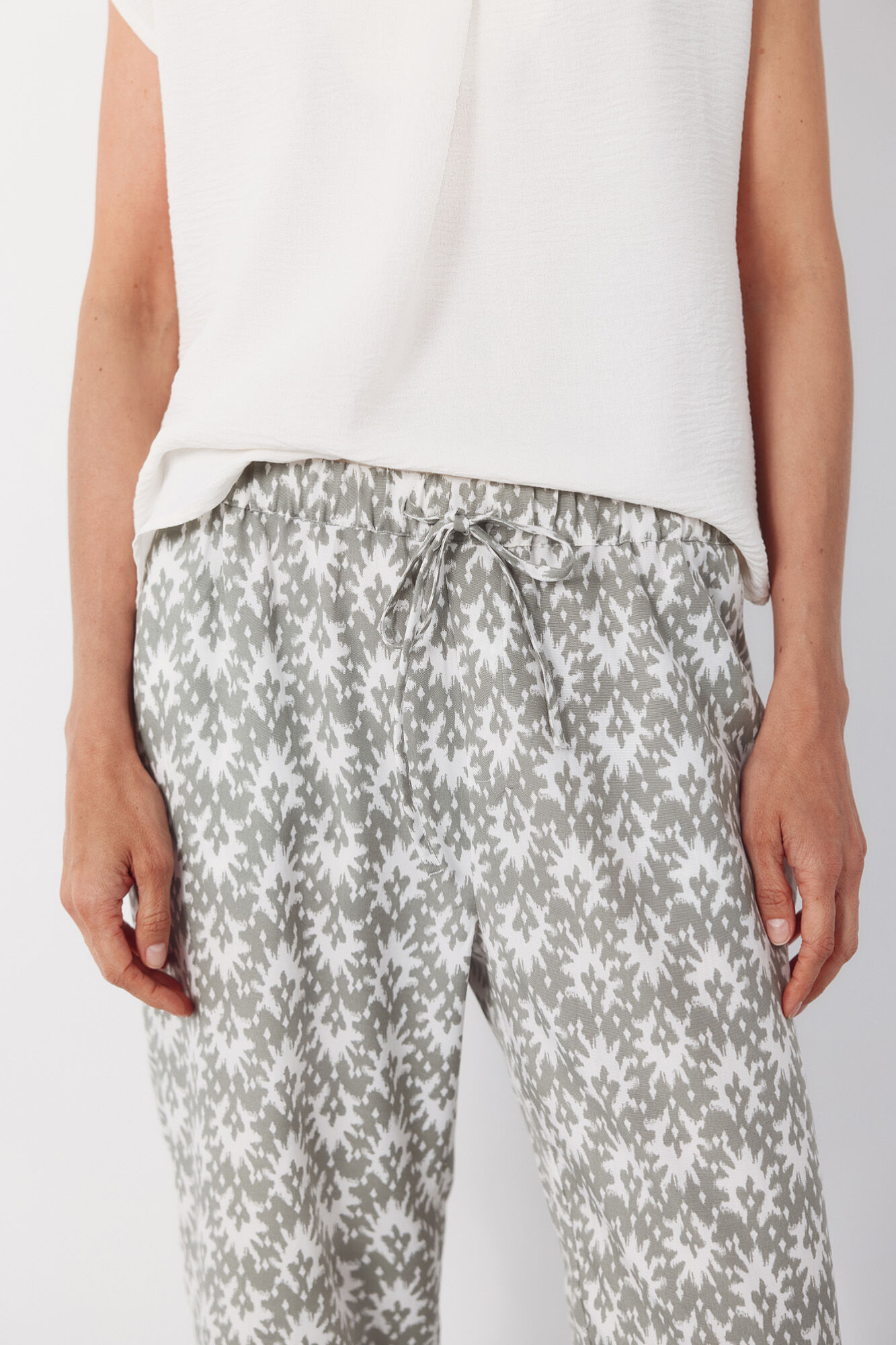 Cortefiel Pantal&oacute;n flu&iacute;do estampado Estampado verde