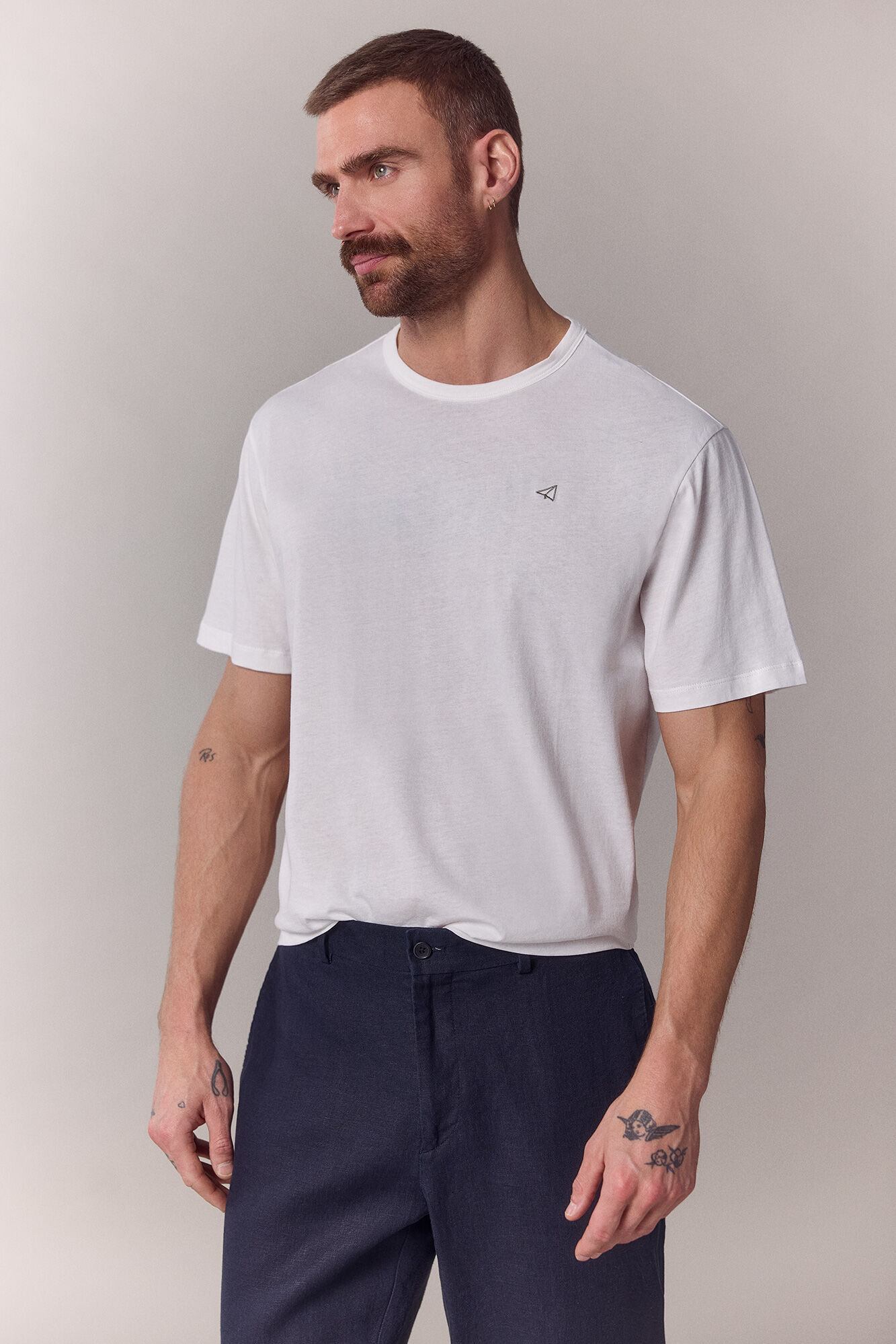 OOTO T-shirt b&aacute;sica leve Branco